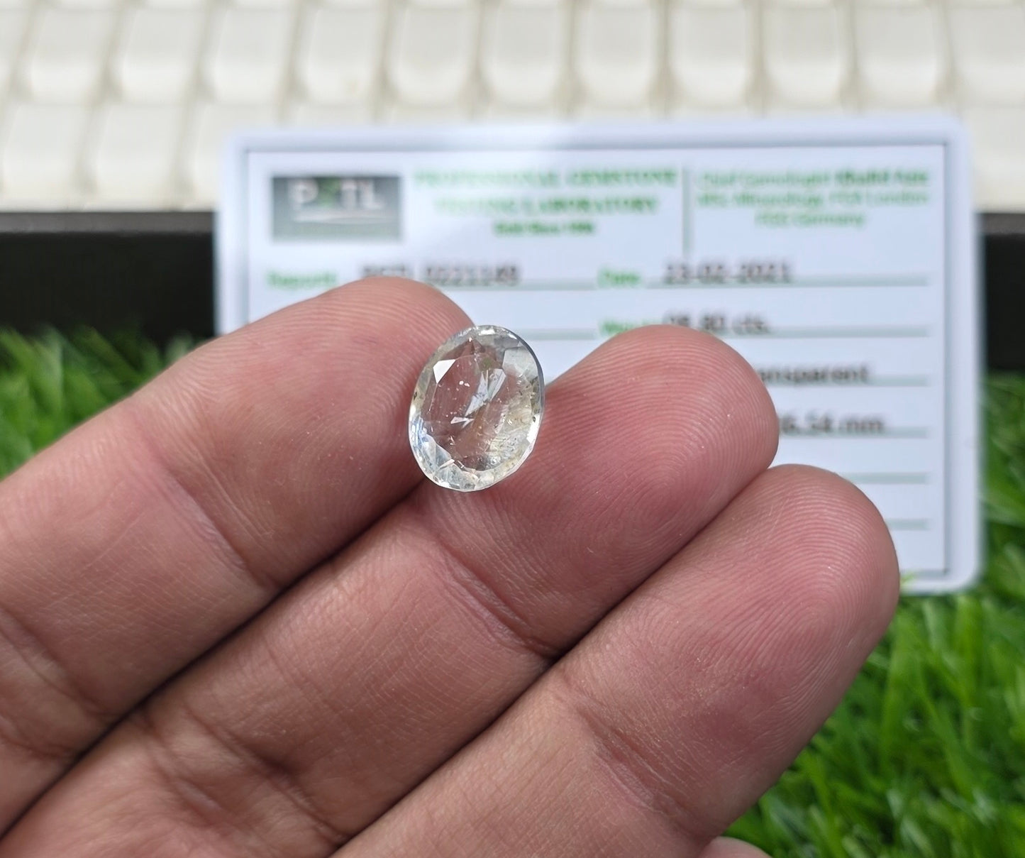 Natural White Pukhraj Stone With Lab Certificate