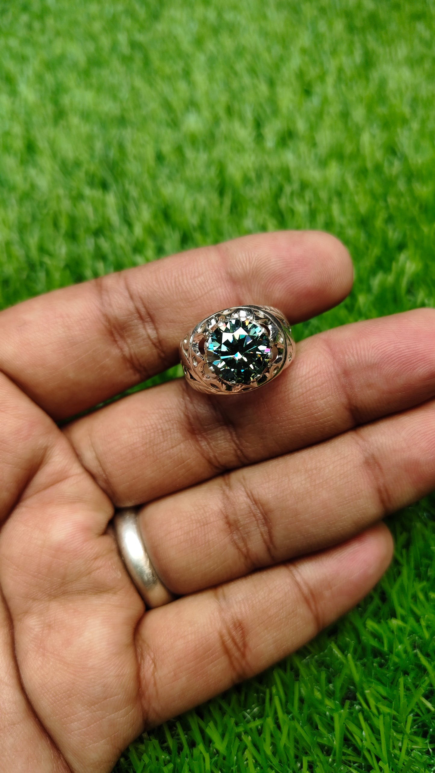 GREEN MOISSANITE DIAMOND 5 CRTS RING