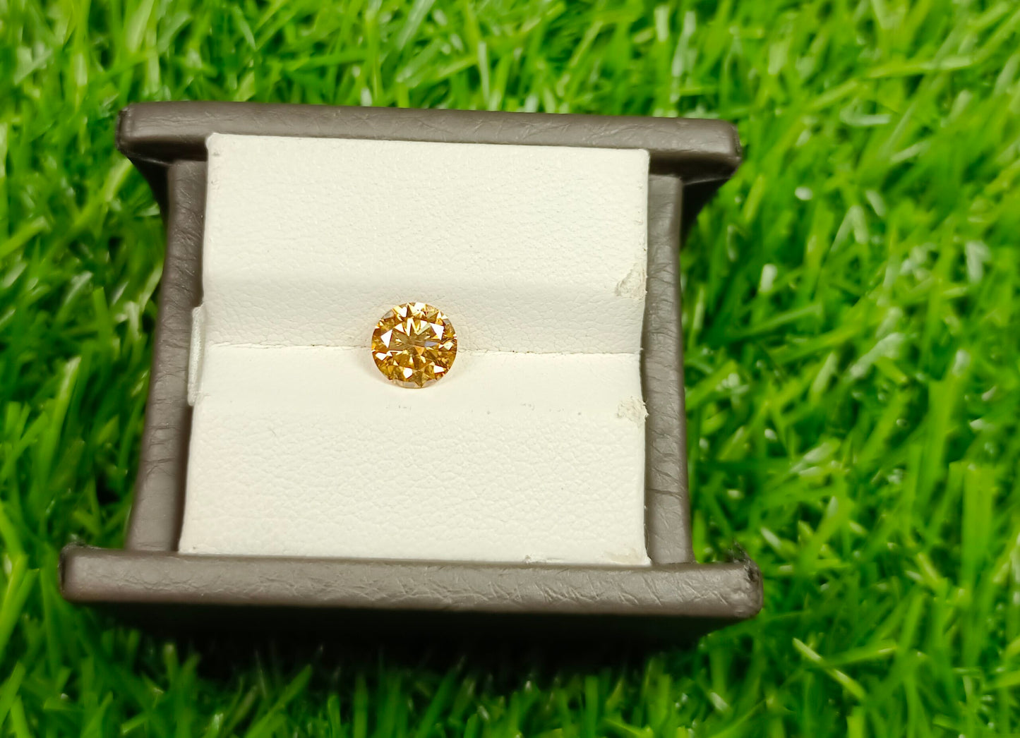 Moissanite Diamond 1 Cts (Golden)