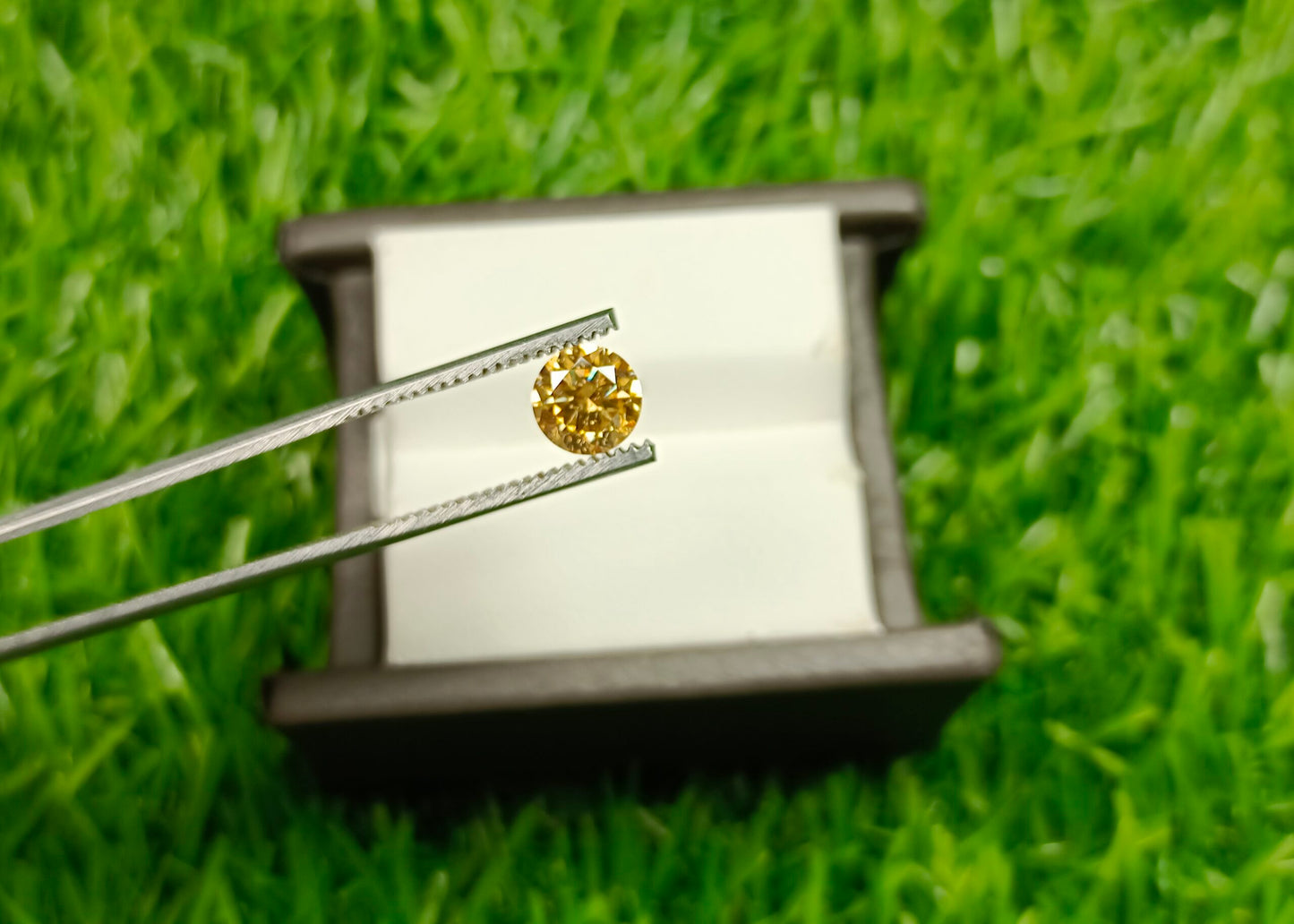 Moissanite Diamond 1 Cts (Golden)