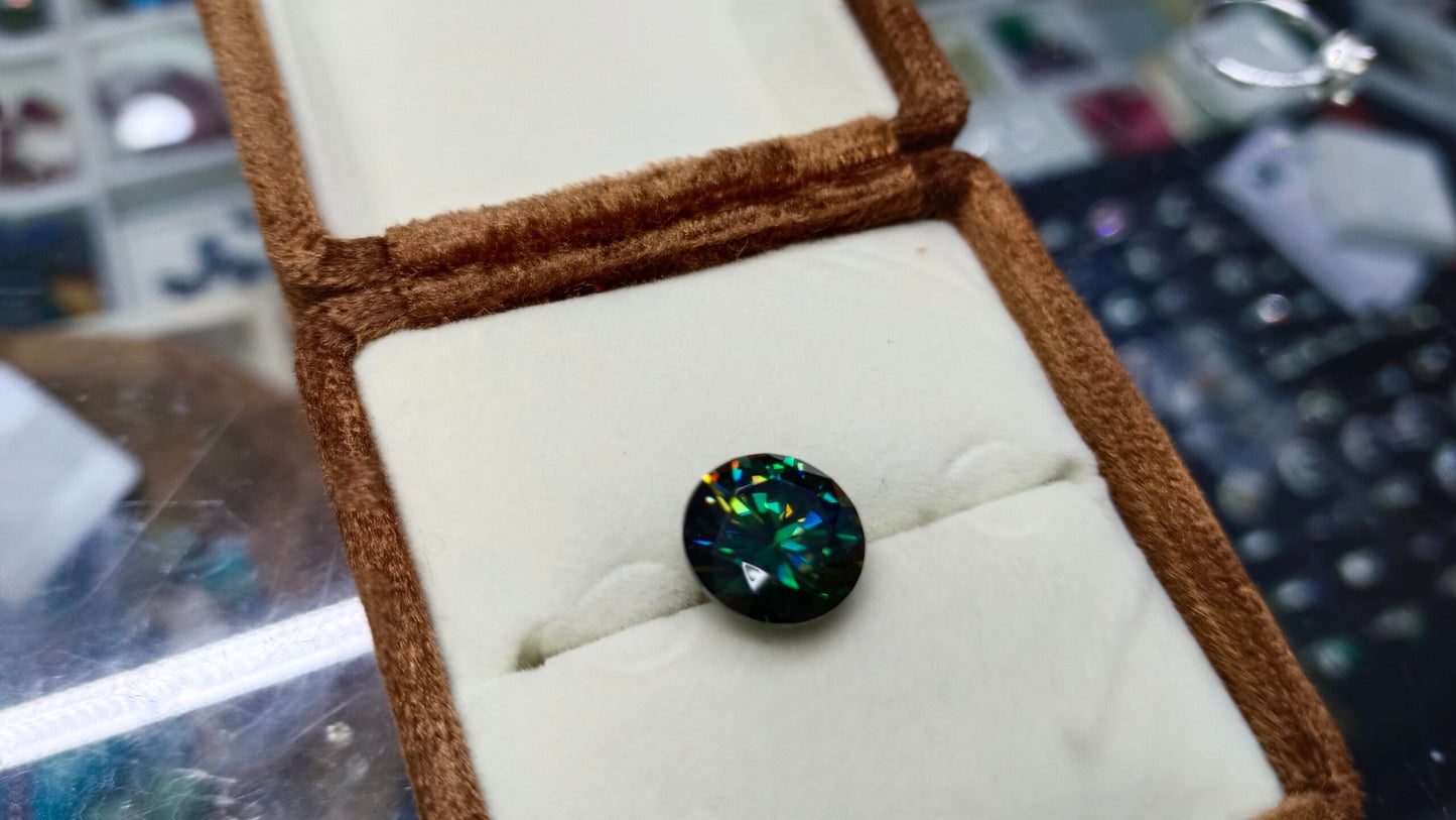 Dark Green Moissanite Diamond 10 CRT