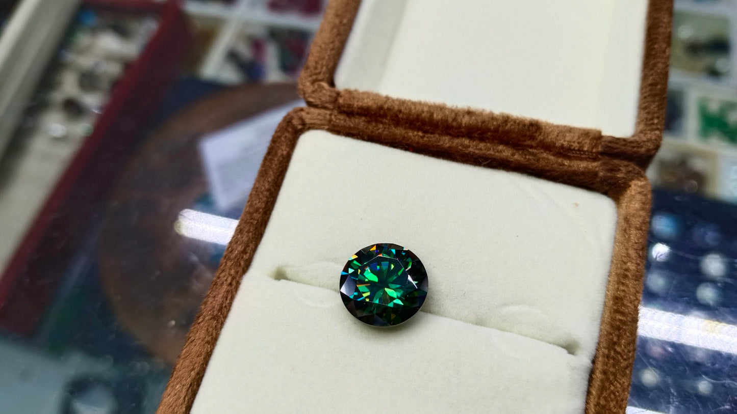 Dark Green Moissanite Diamond 9 CRT