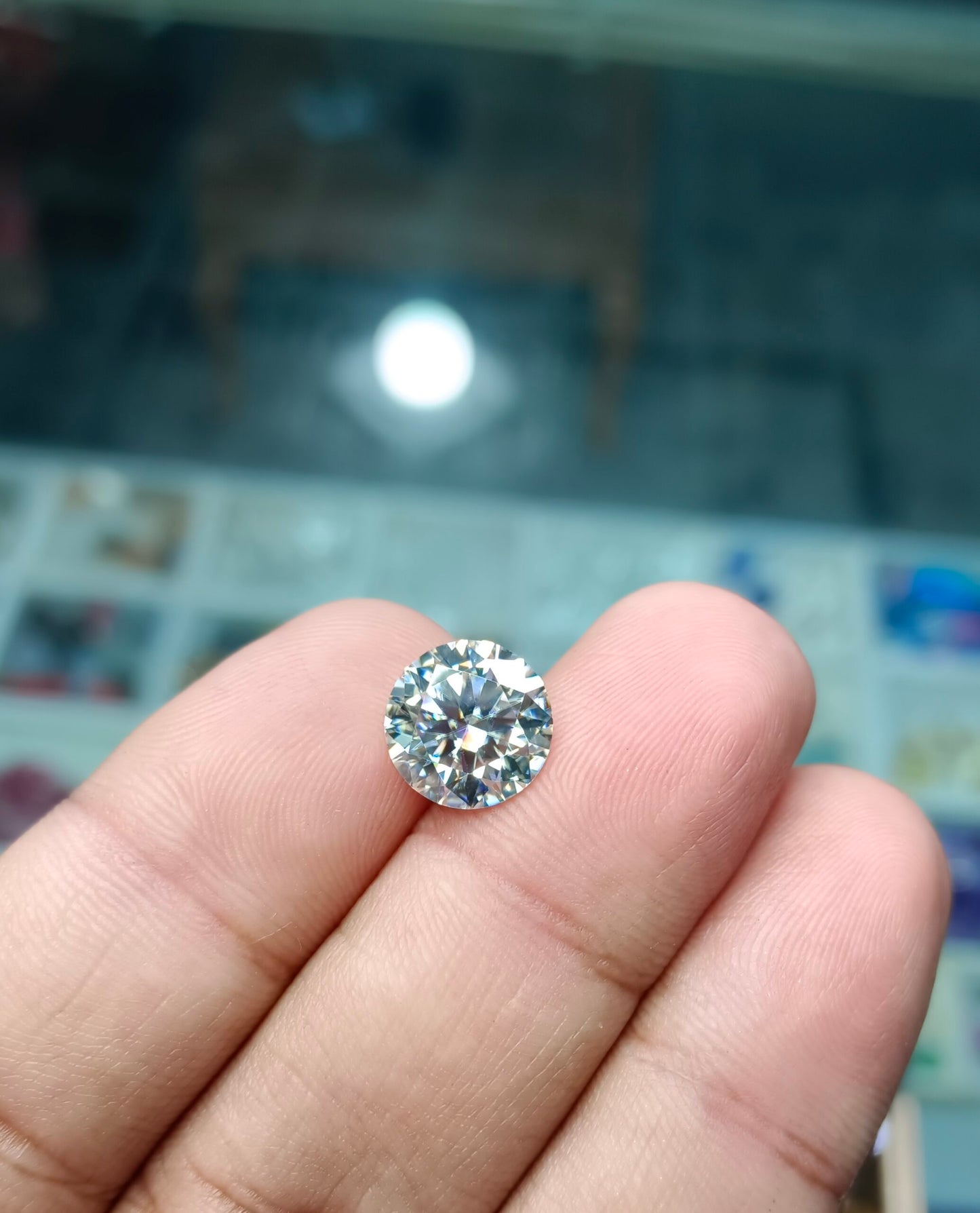 Moissanite Diamond white color 4.60 CRT