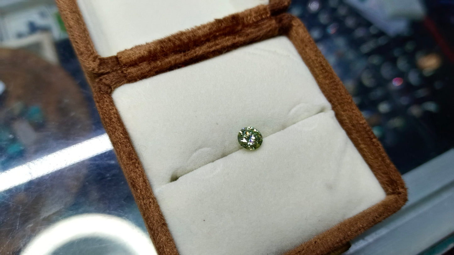 Light Green Moissanite Diamond 1 CRT