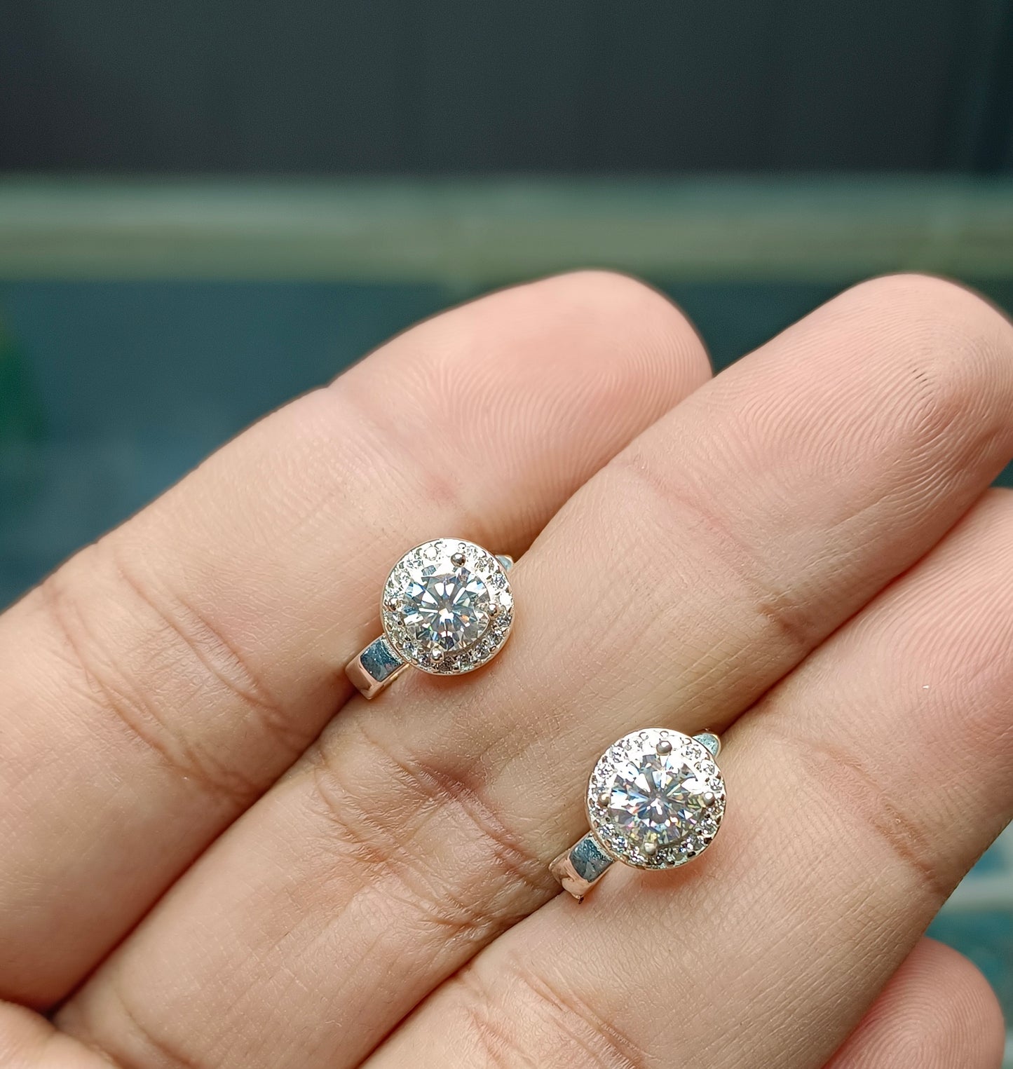 0.80 Cents Moissanite ears studs ( GRA certified)