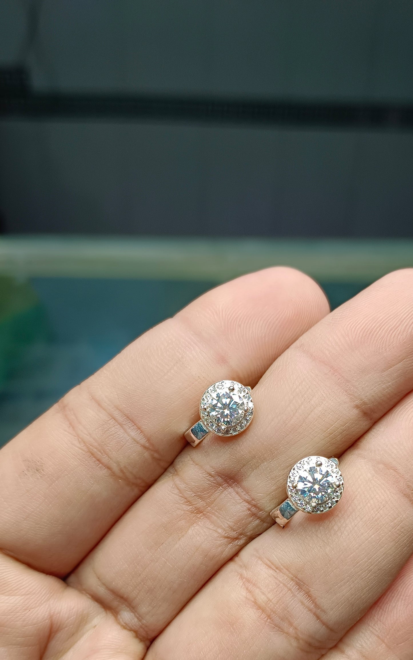 0.80 Cents Moissanite ears studs ( GRA certified)