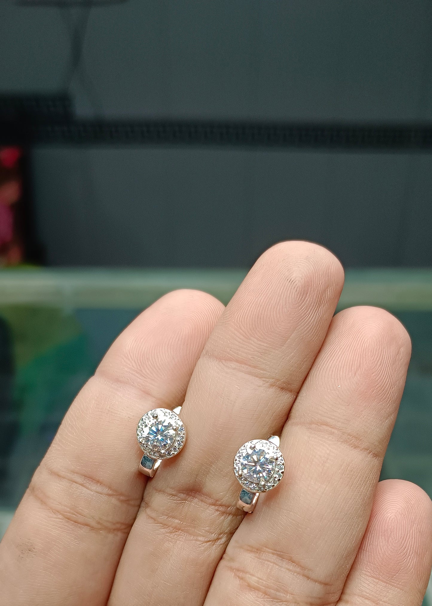 0.80 Cents Moissanite ears studs ( GRA certified)