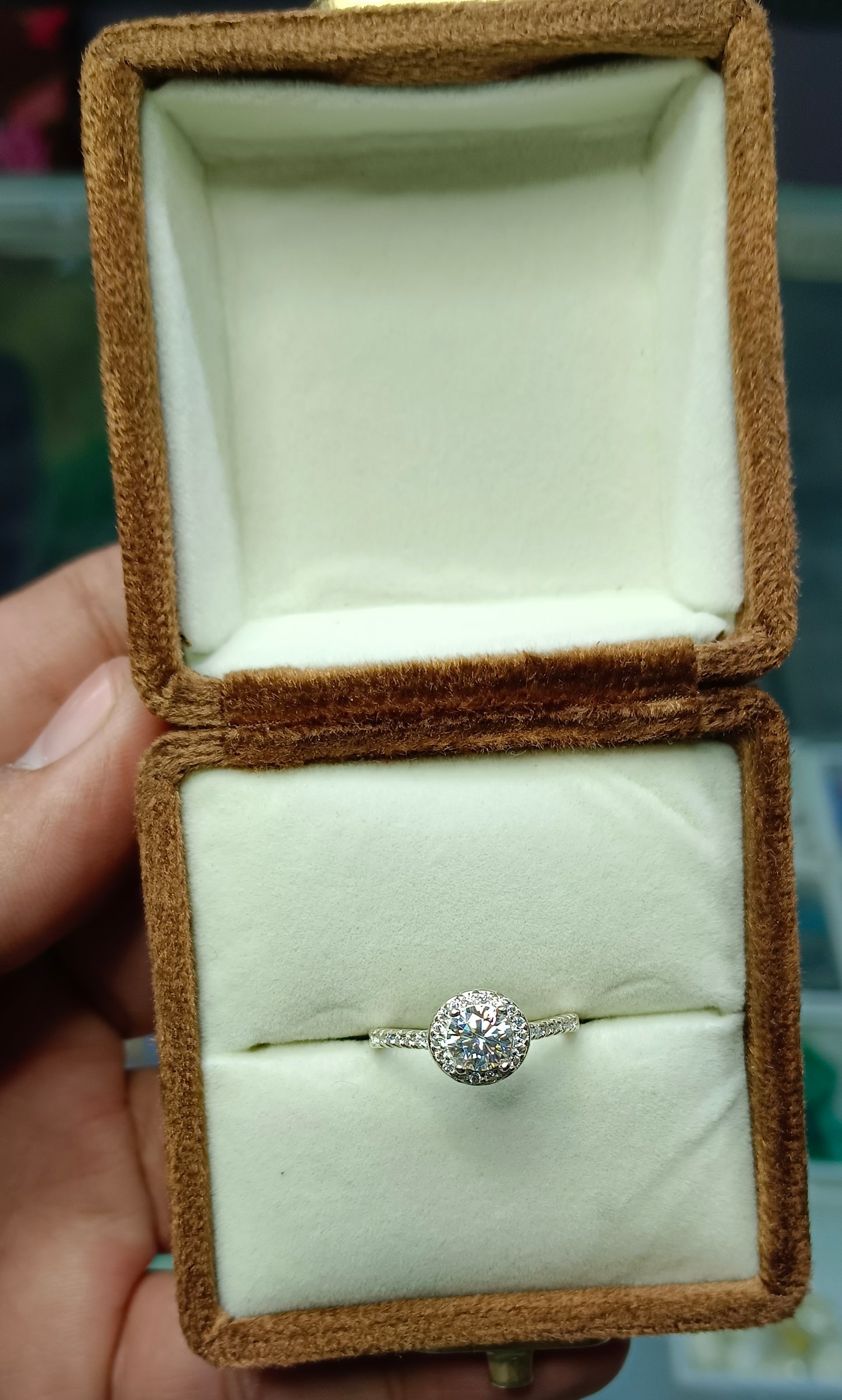 0.80 Cents Moissanite ring ( GRA certified)