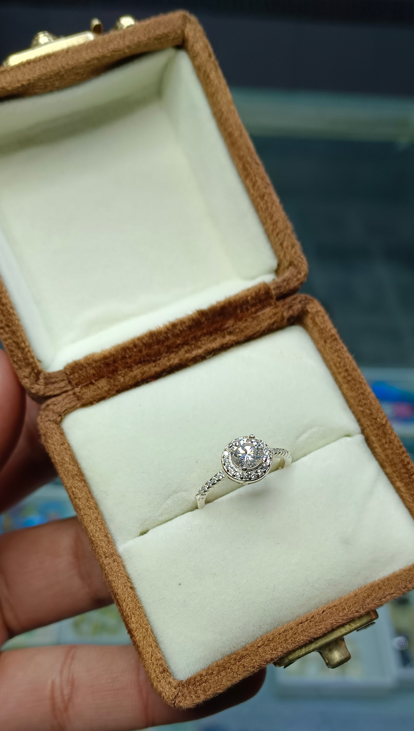 0.80 Cents Moissanite ring ( GRA certified)