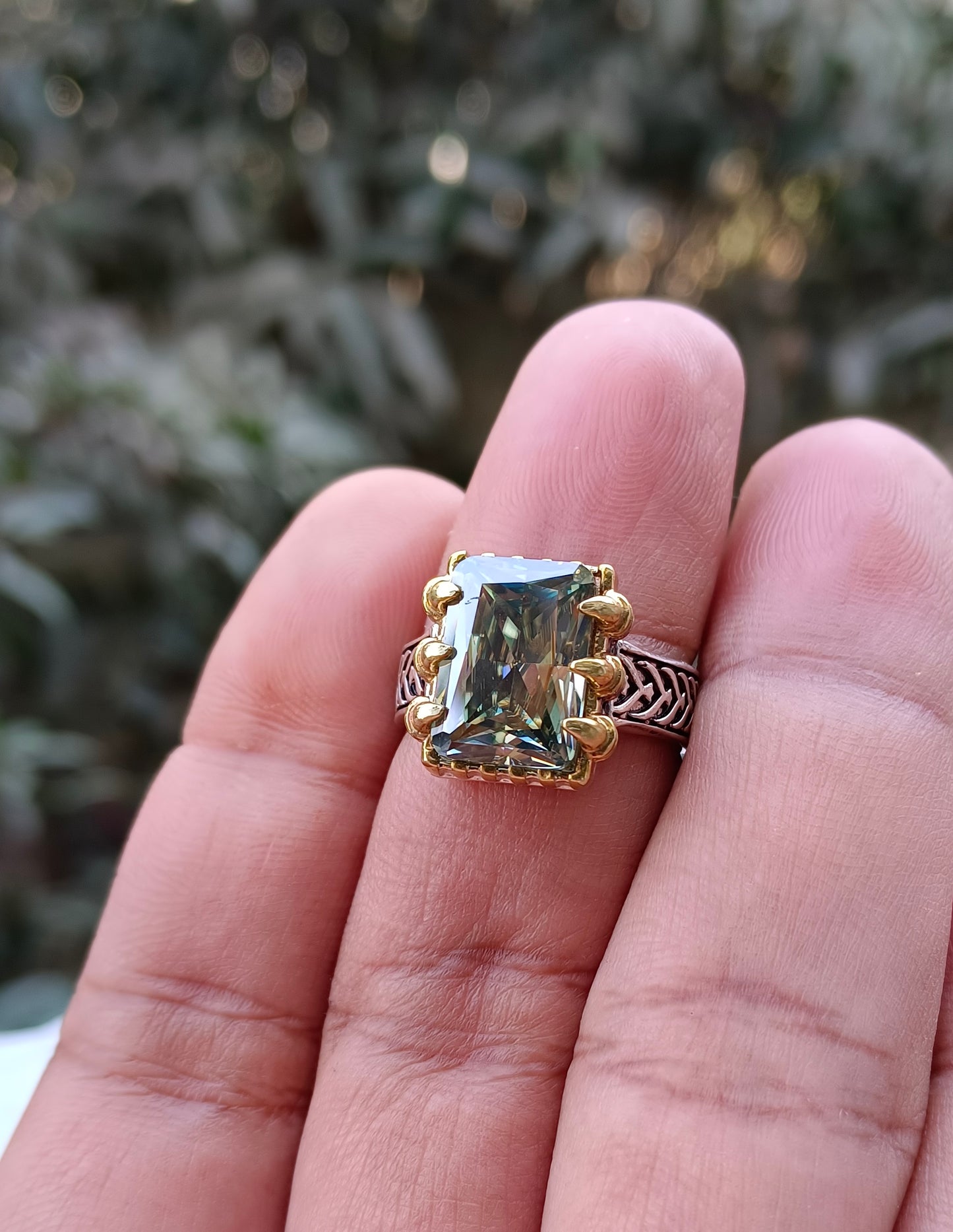 Green Moissanite diamond 5.50 CRT Ring in vintage Style Pure Silver