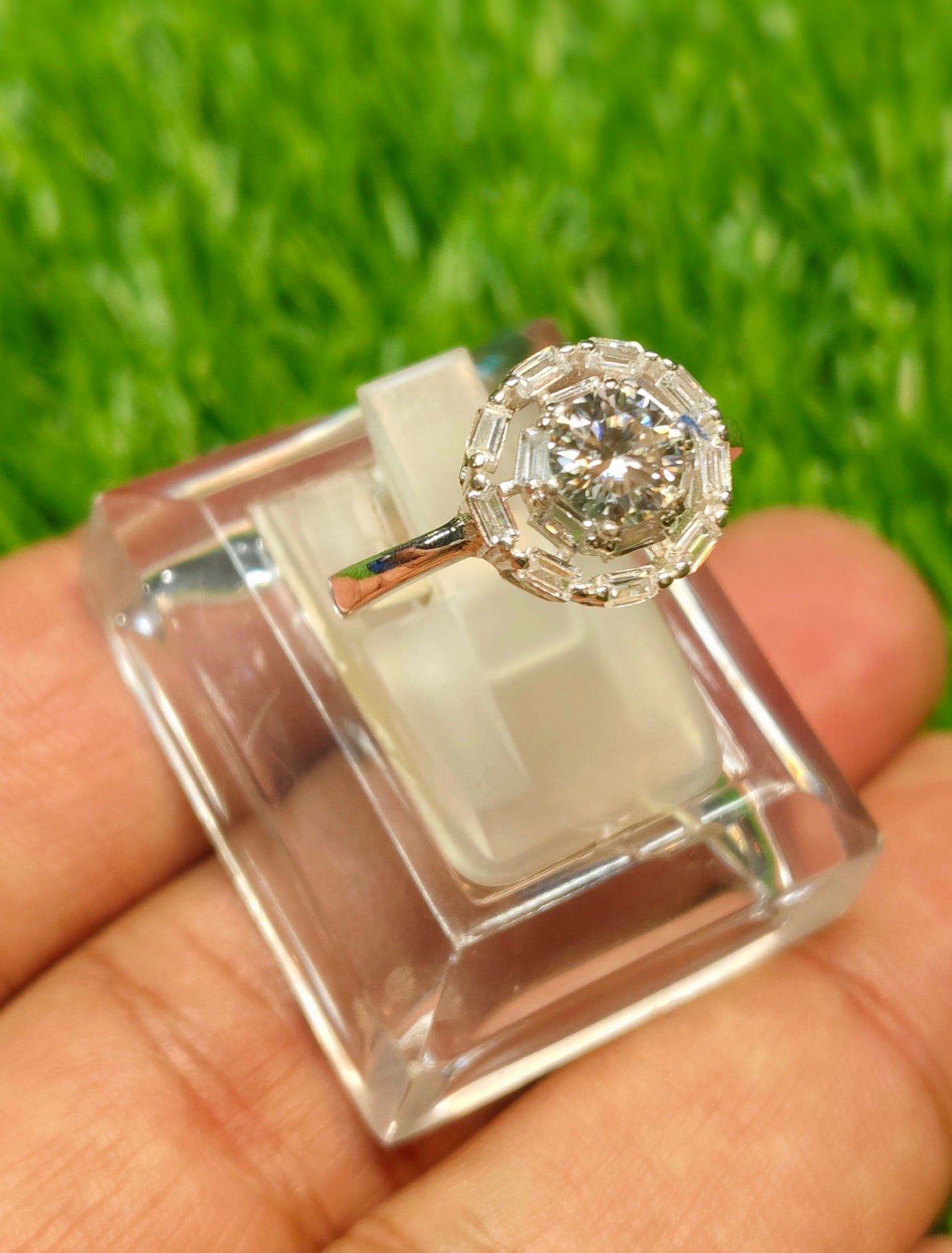 Certificate 0.8 Crt Moissanite Ring