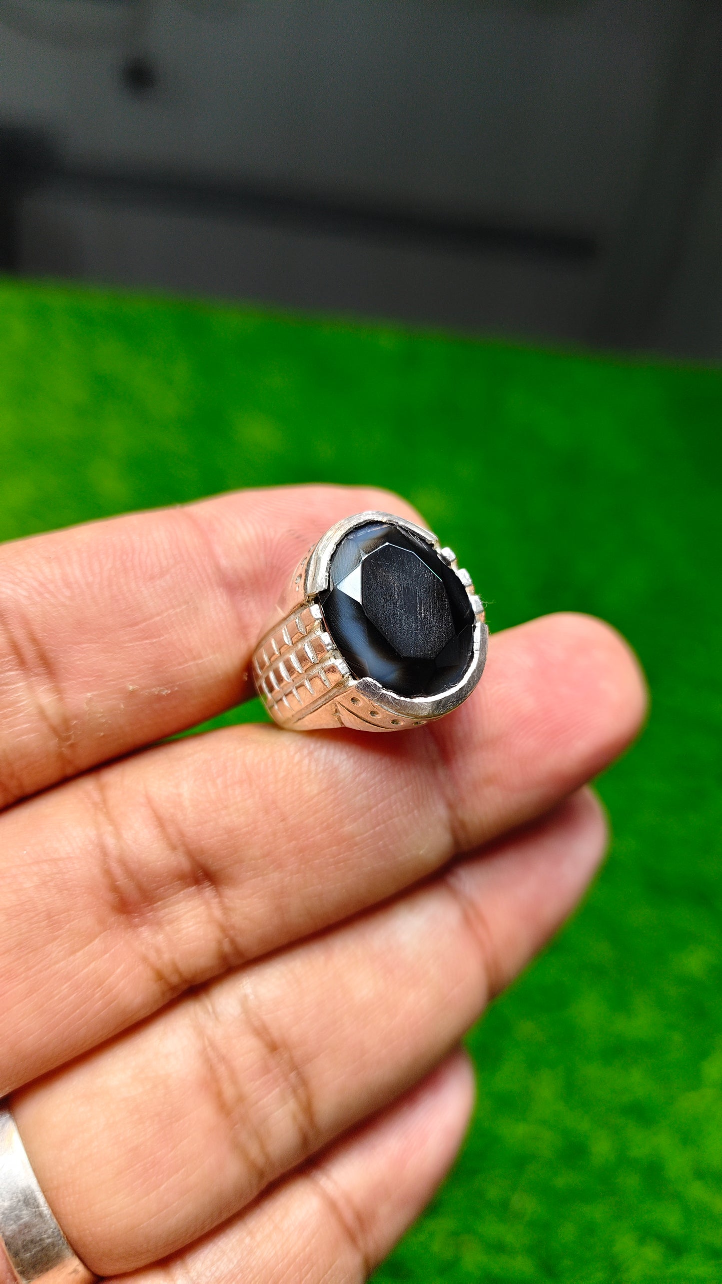 Black Aqeeq Cutting Ring