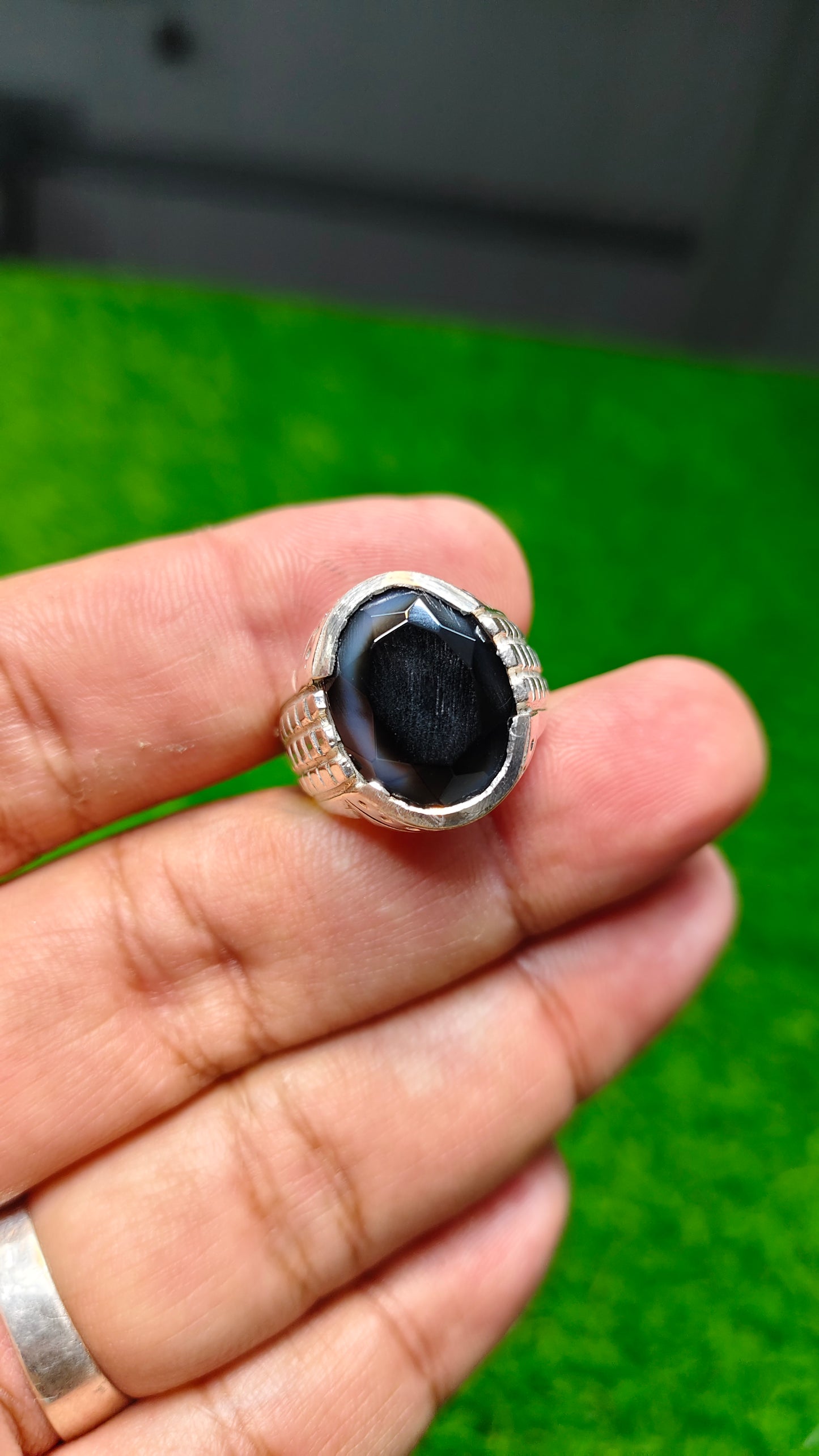 Black Aqeeq Cutting Ring