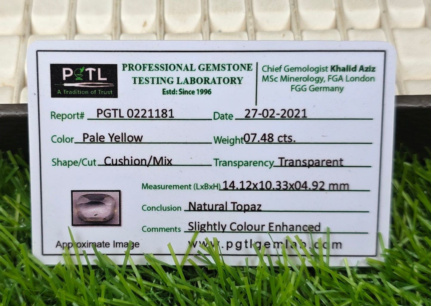 Natural White Pukhraj Stone With Lab Certificate