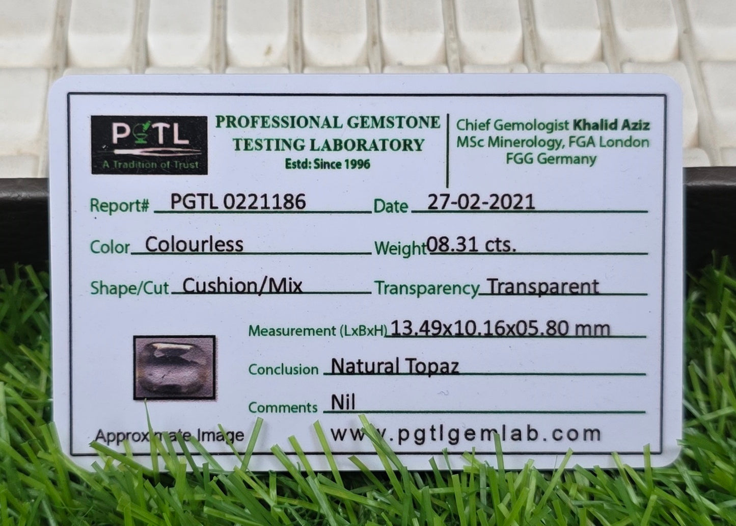 Natural White Pukhraj Stone With Lab Certificate