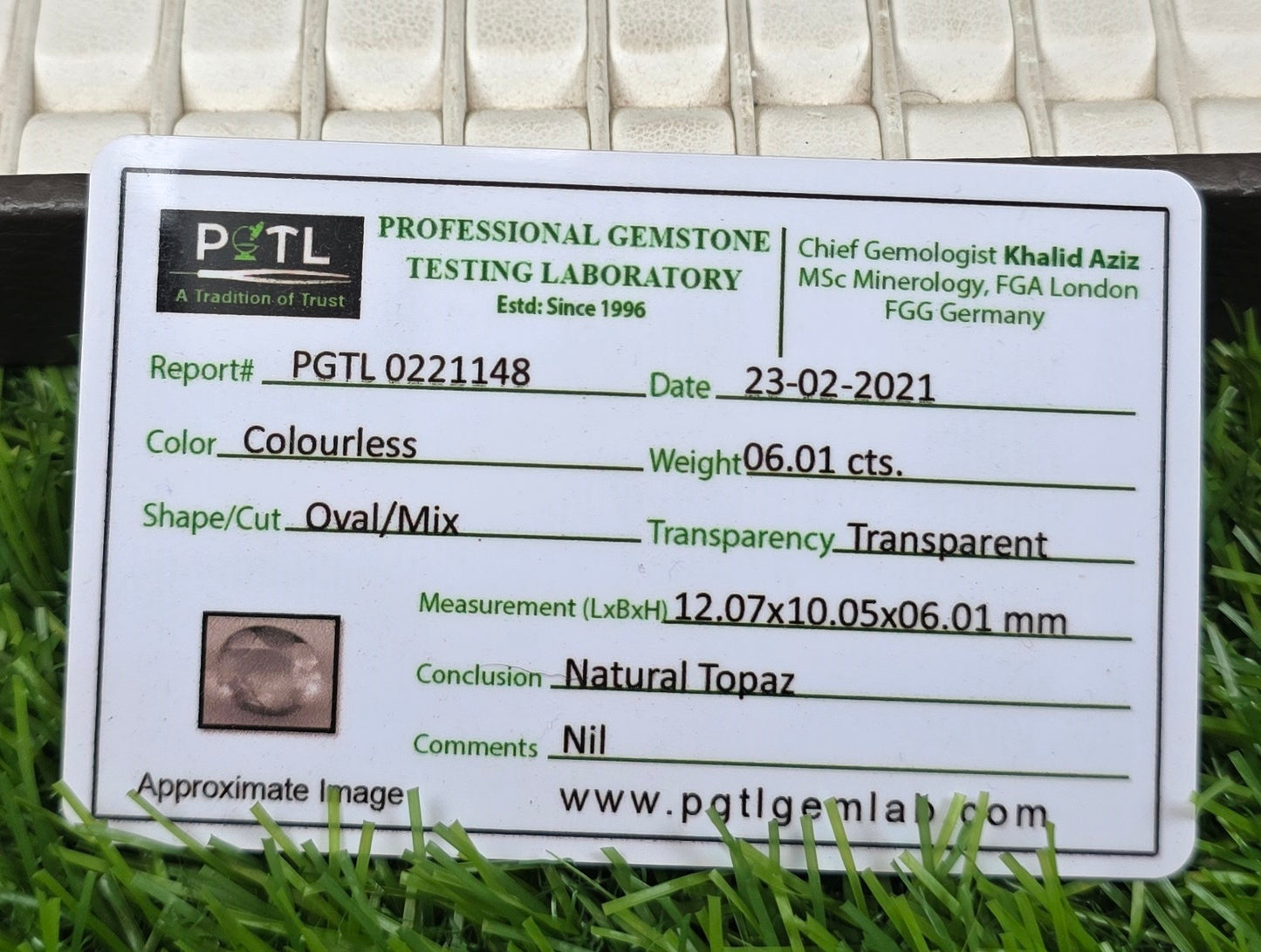 Natural White Pukhraj Stone With Lab Certificate