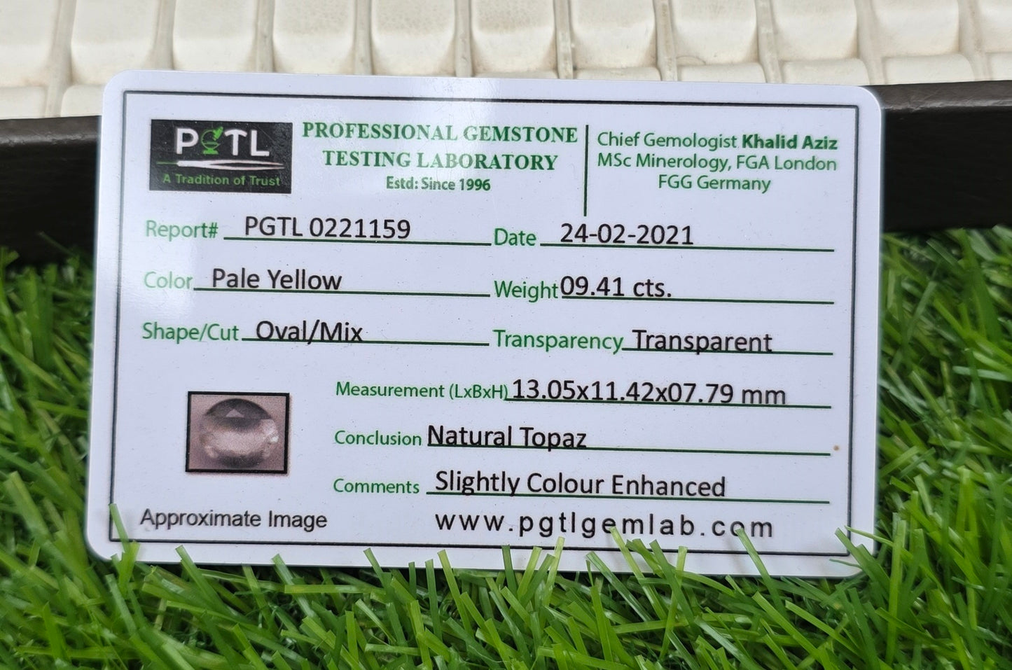 Natural White Pukhraj Stone With Lab Certificate