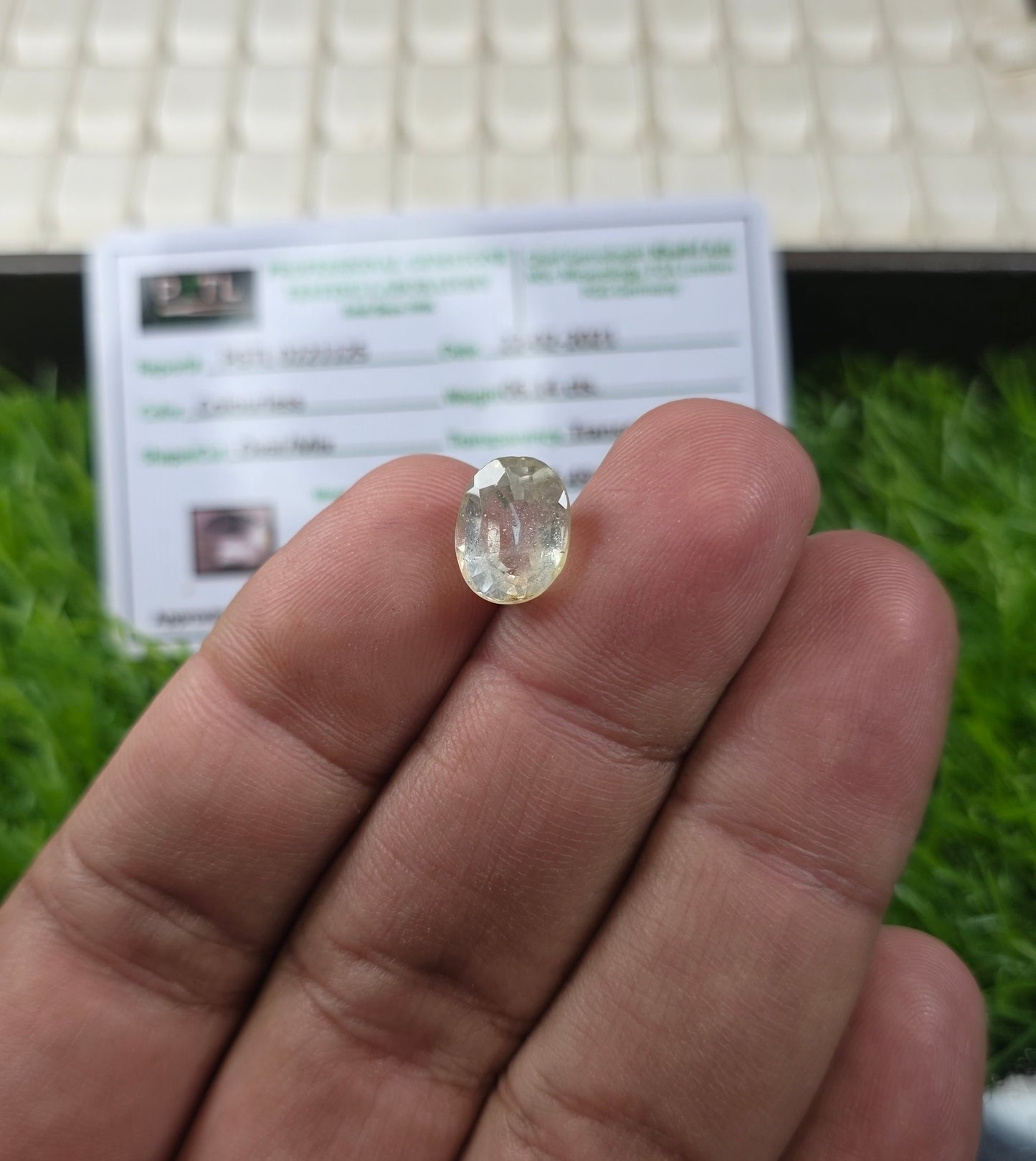 Natural White Pukhraj Stone With Lab Certificate
