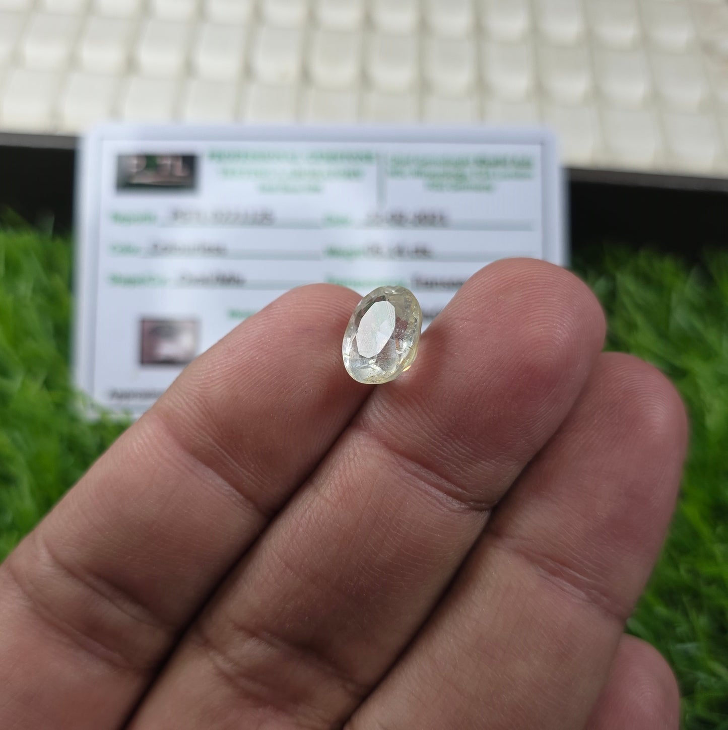 Natural White Pukhraj Stone With Lab Certificate