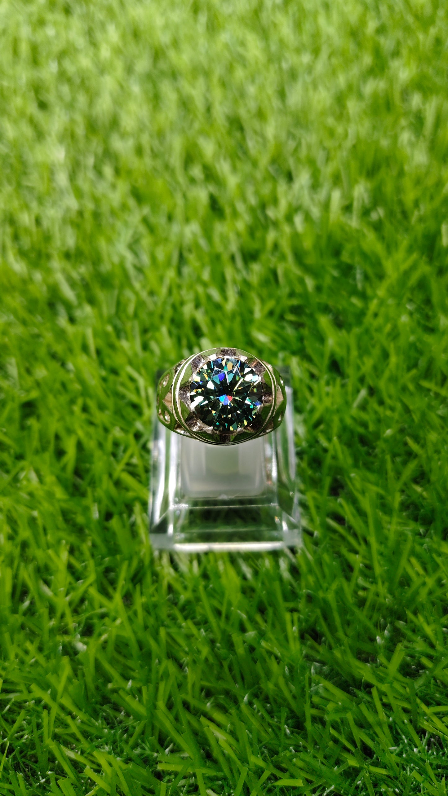 GREEN MOISSANITE DIAMOND 5 CRTS RING