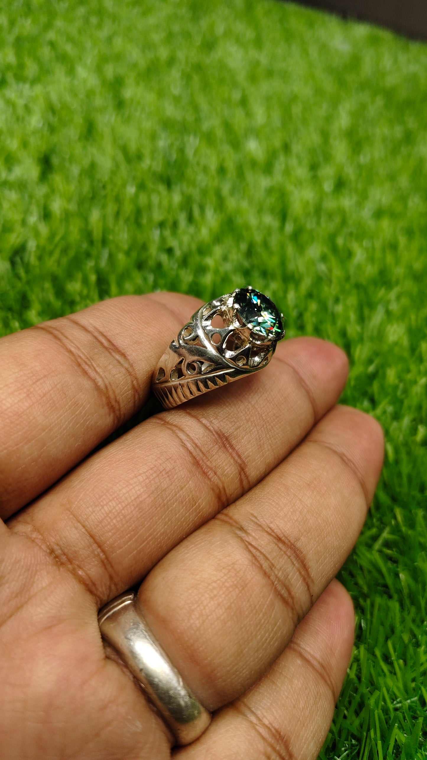 GREEN MOISSANITE DIAMOND 5 CRTS RING