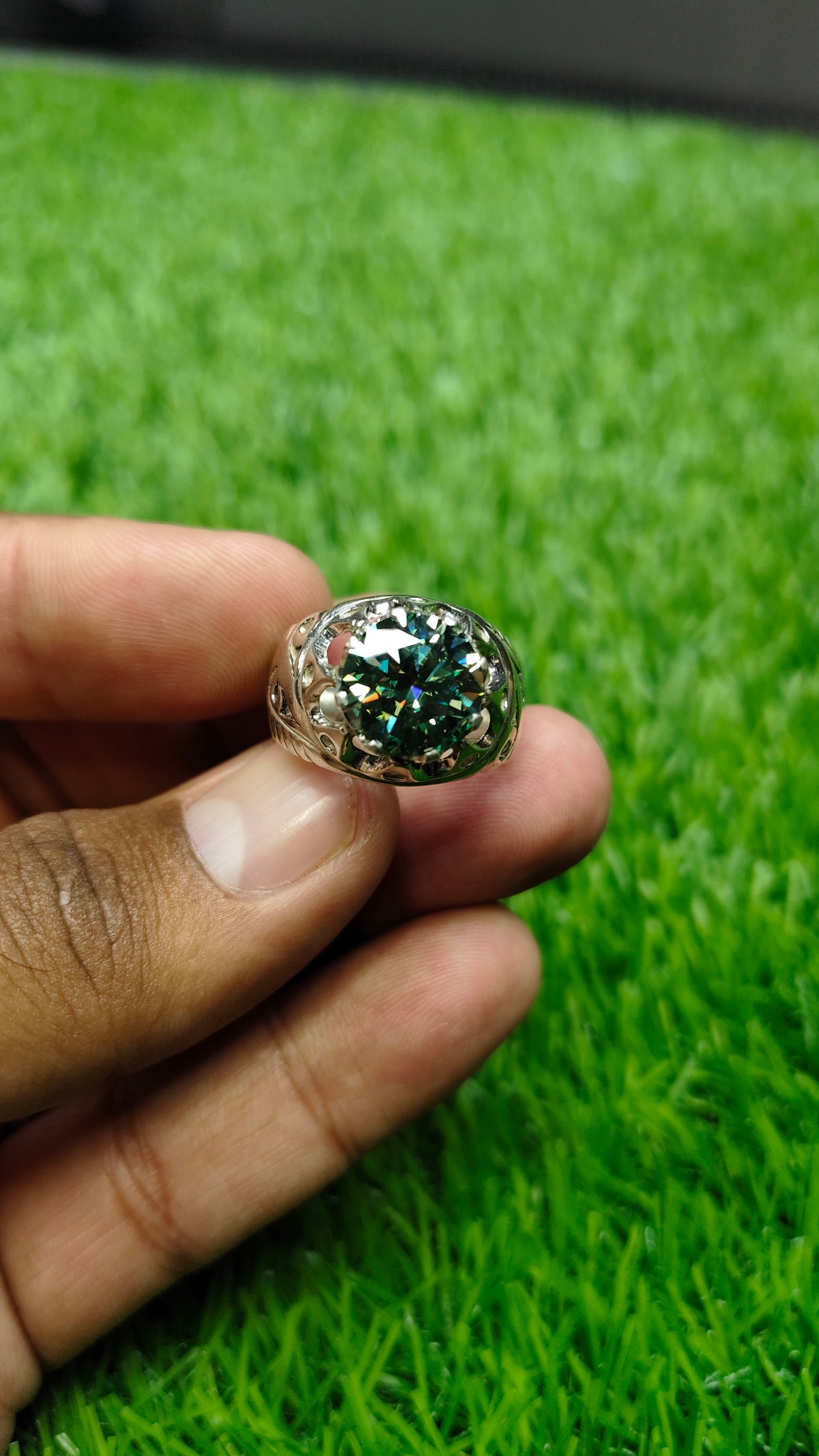 GREEN MOISSANITE DIAMOND 5 CRTS RING