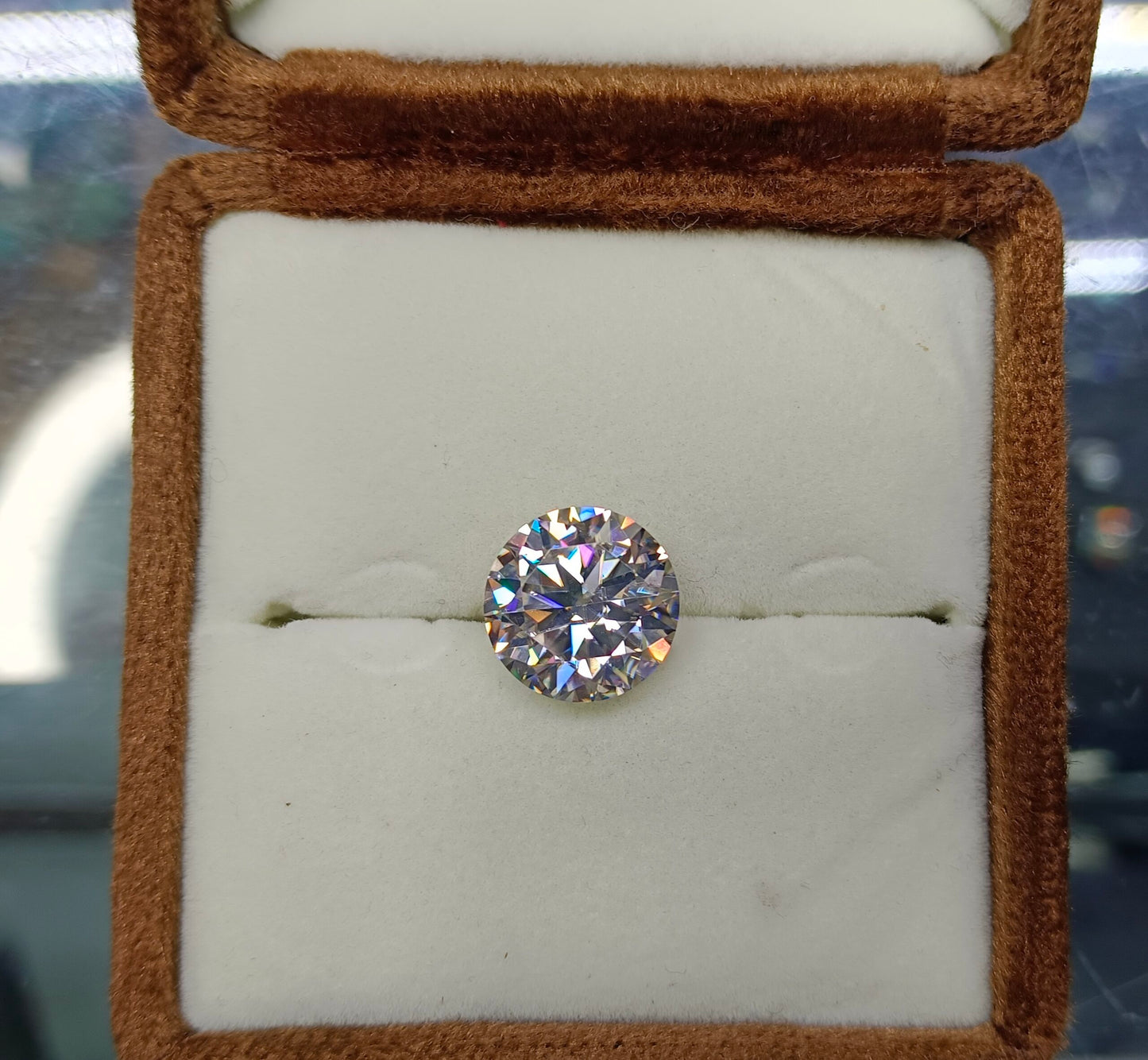 Moissanite Diamond white color 7.60 Crt