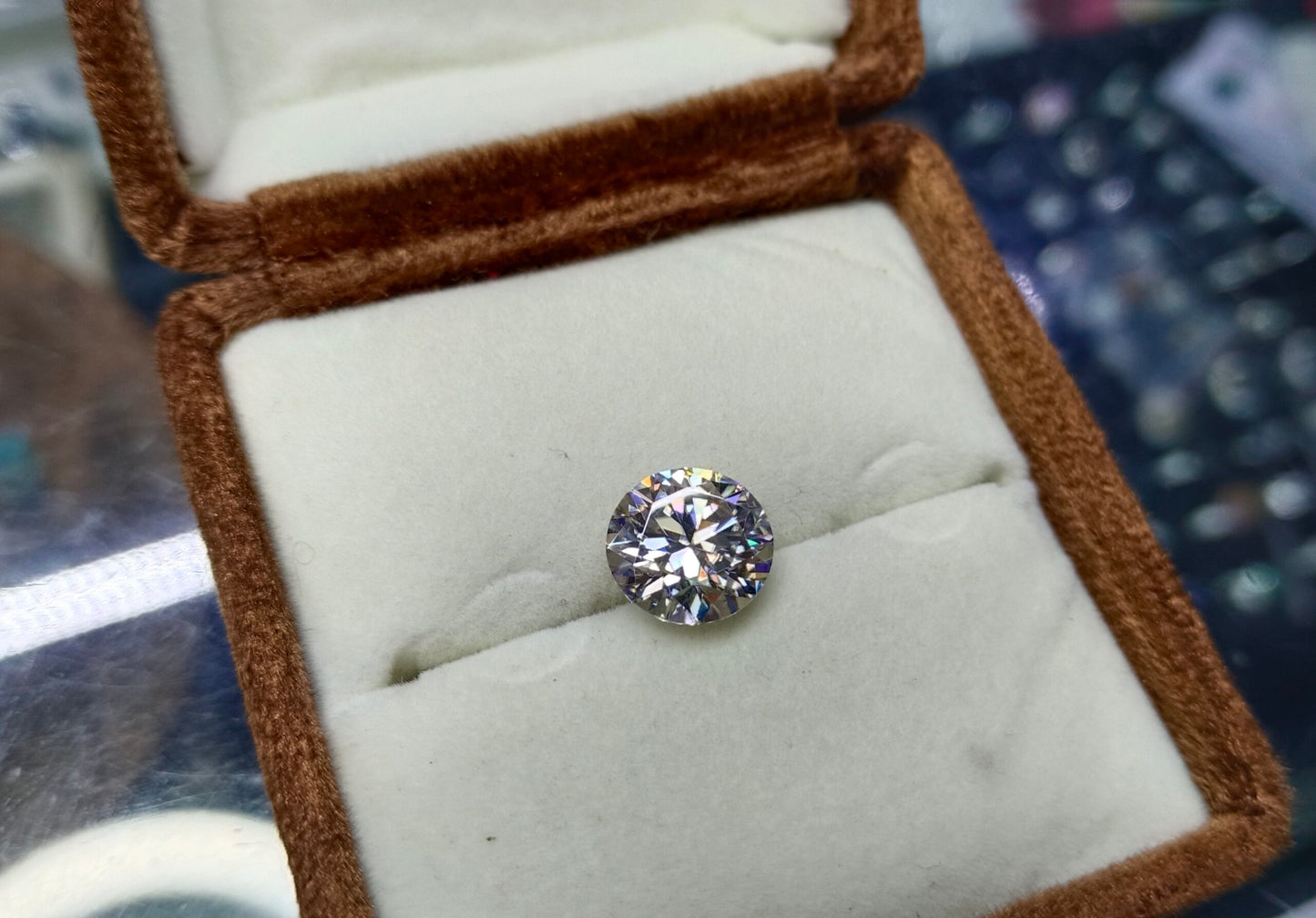 Moissanite Diamond white color 4.60 CRT