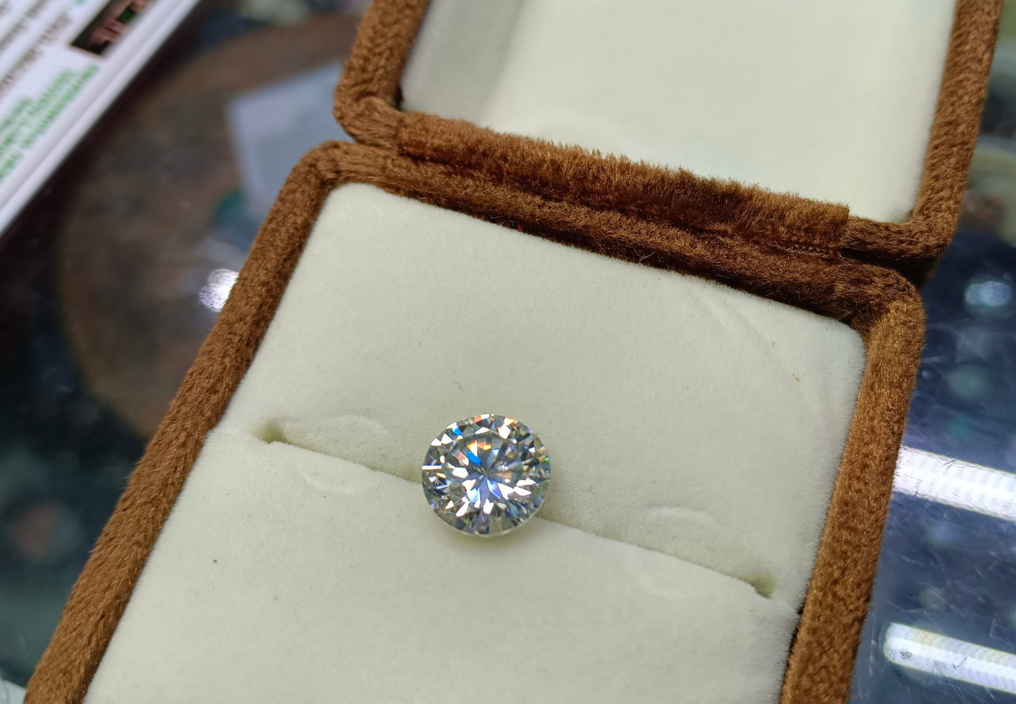 white Moissanite Diamond 4 CRT