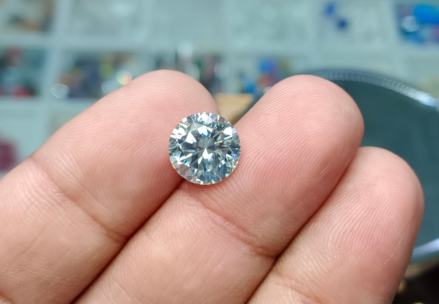 white Moissanite Diamond 4 CRT