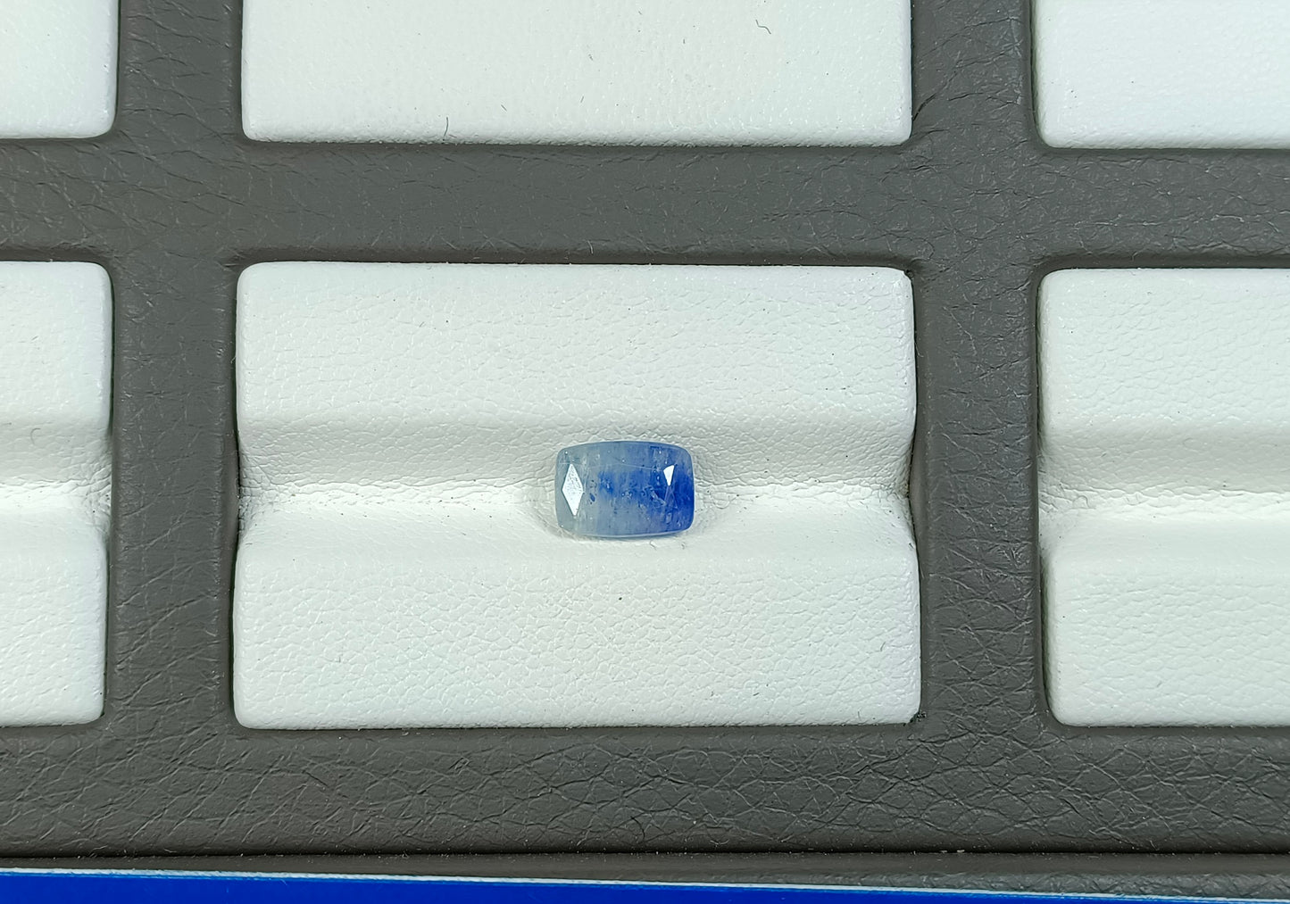 Ceylon sapphire with lab certificate