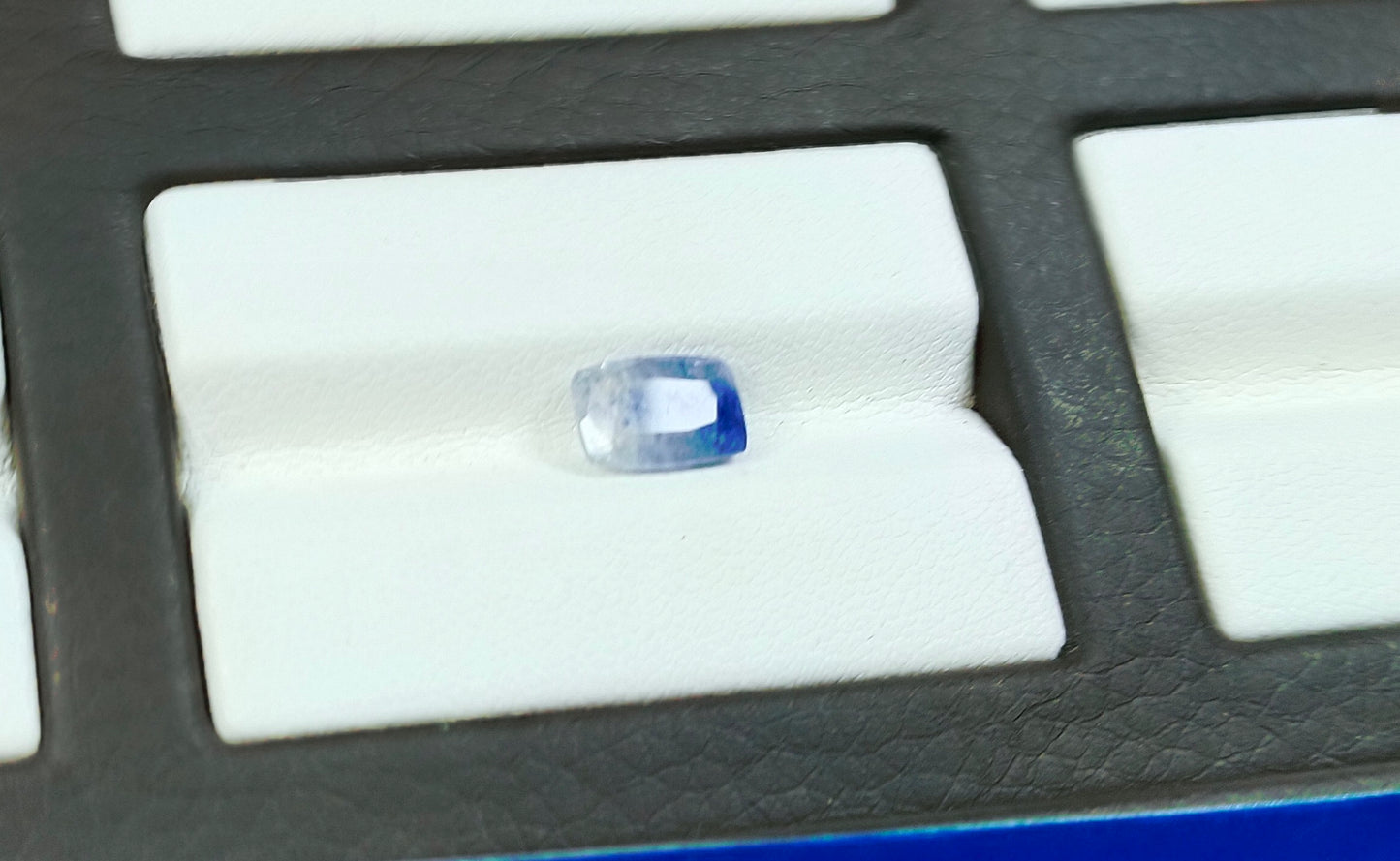 Ceylon sapphire with lab certificate