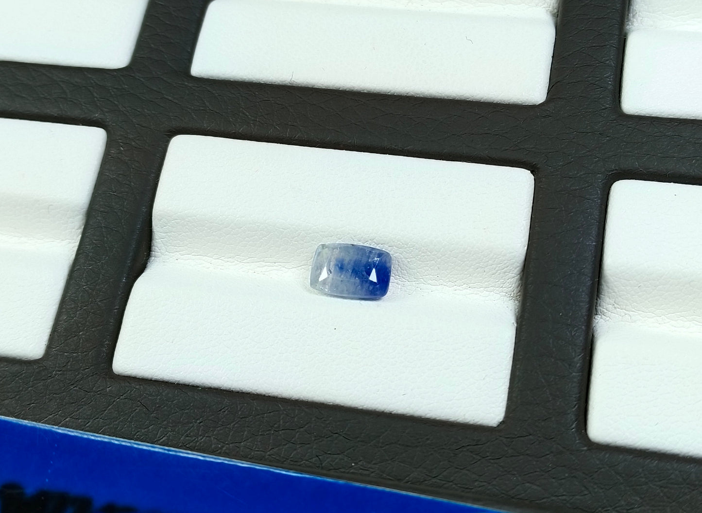 Ceylon sapphire with lab certificate