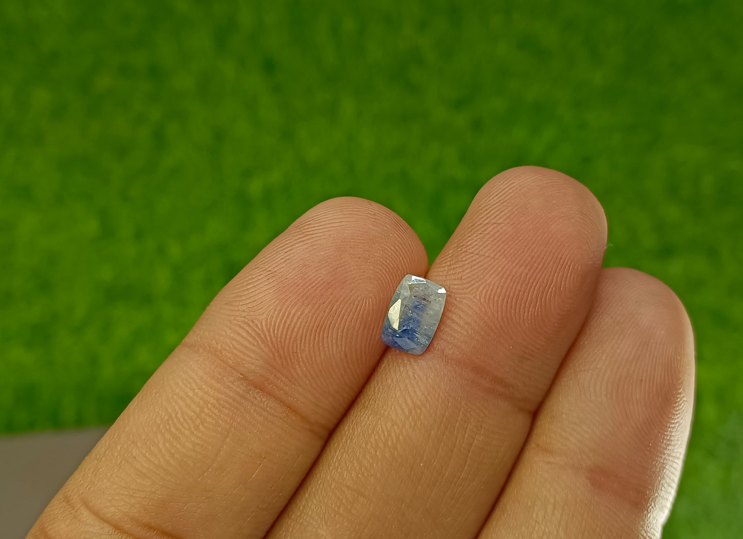 Ceylon sapphire with lab certificate