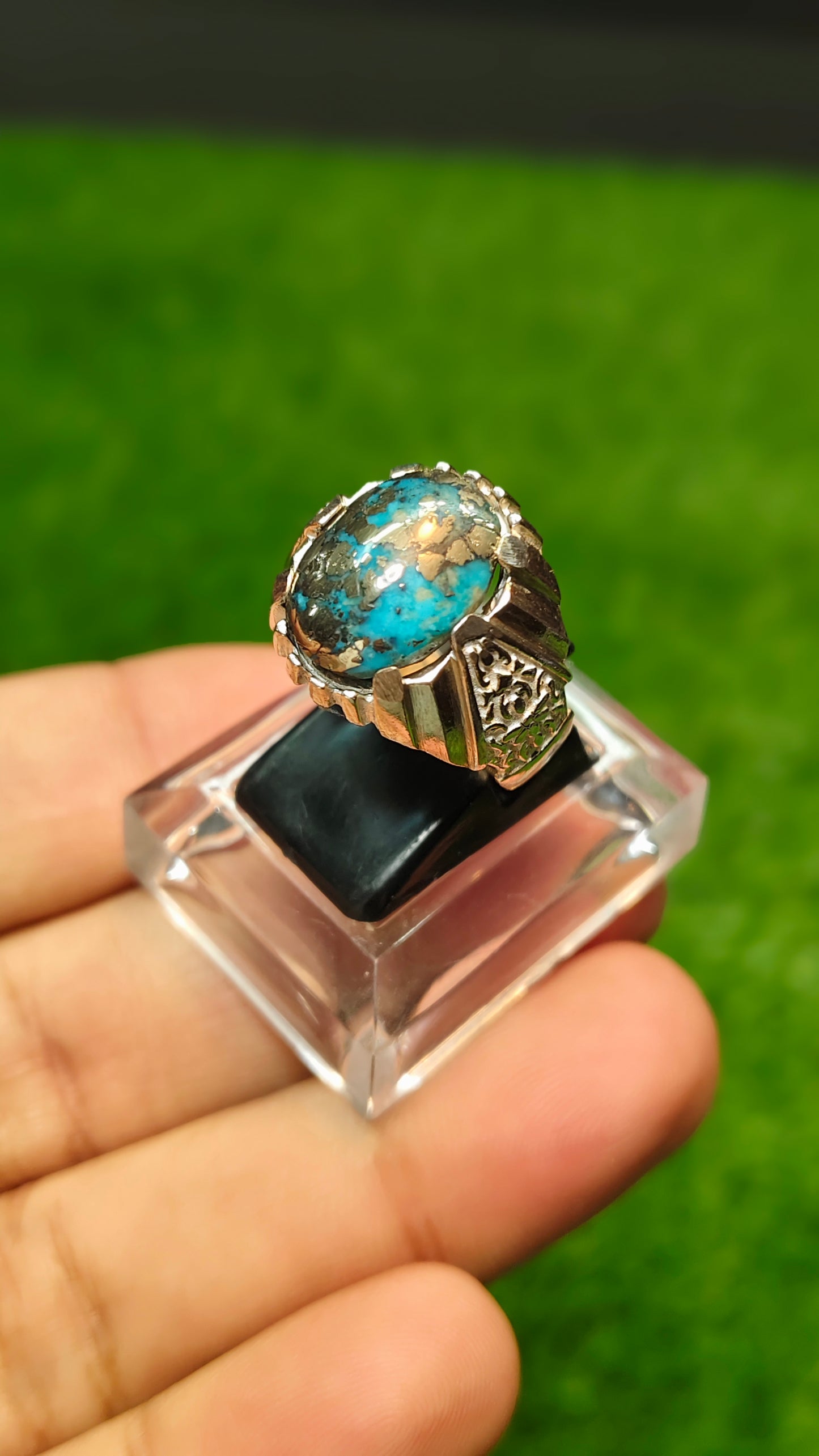 Nesha puri feroza Ring