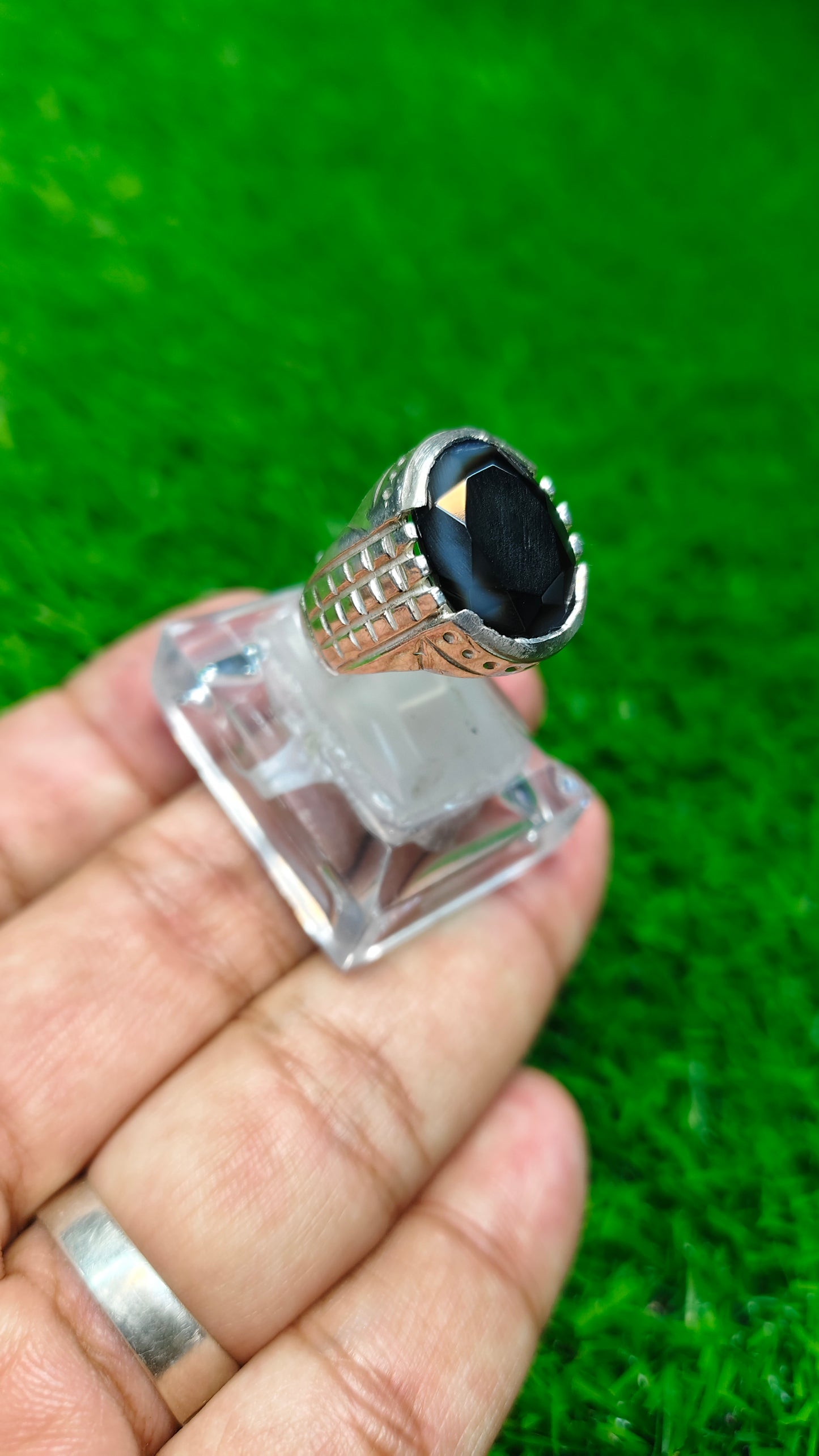 Black Aqeeq Cutting Ring