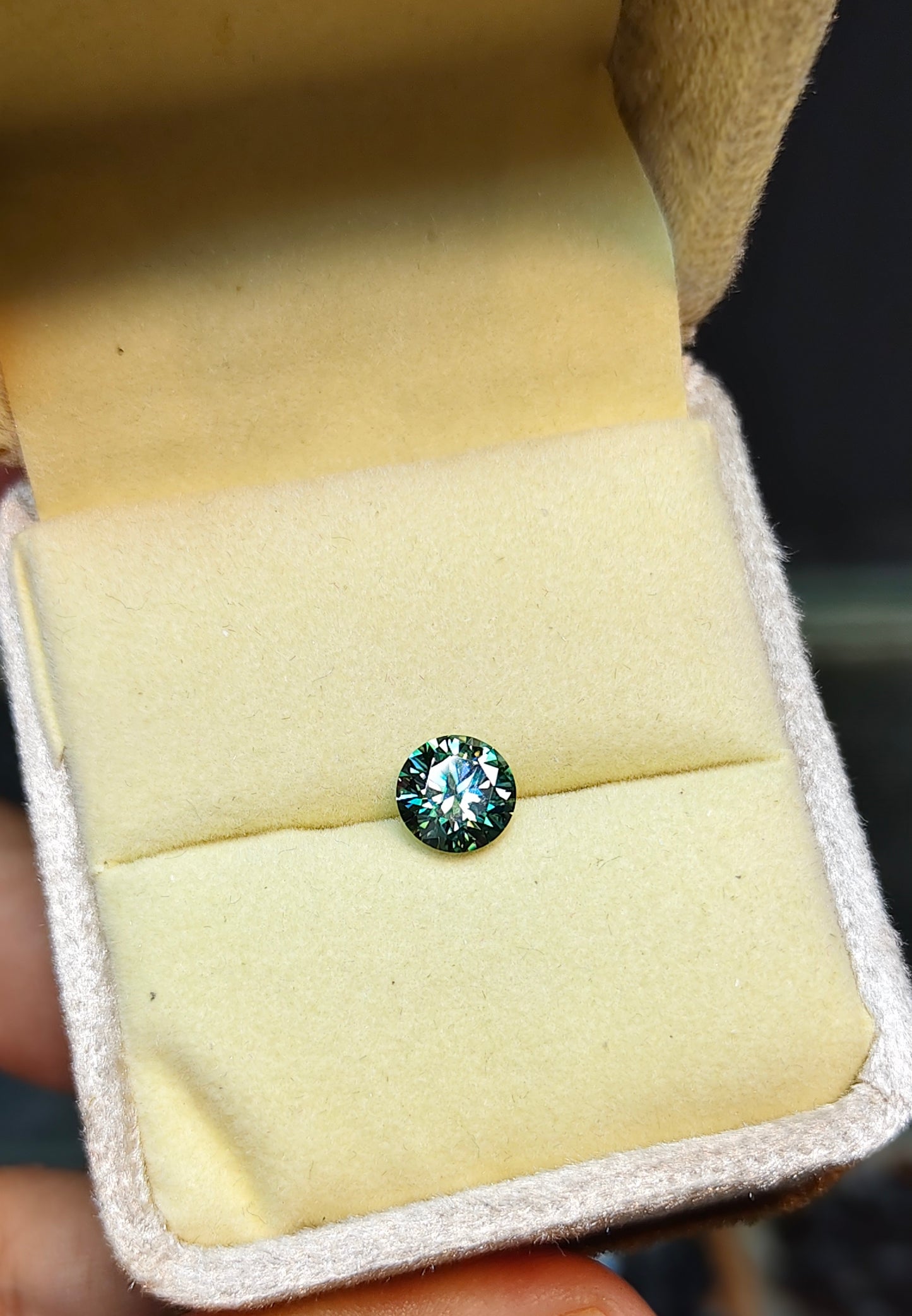 Light Green Color Moissanite