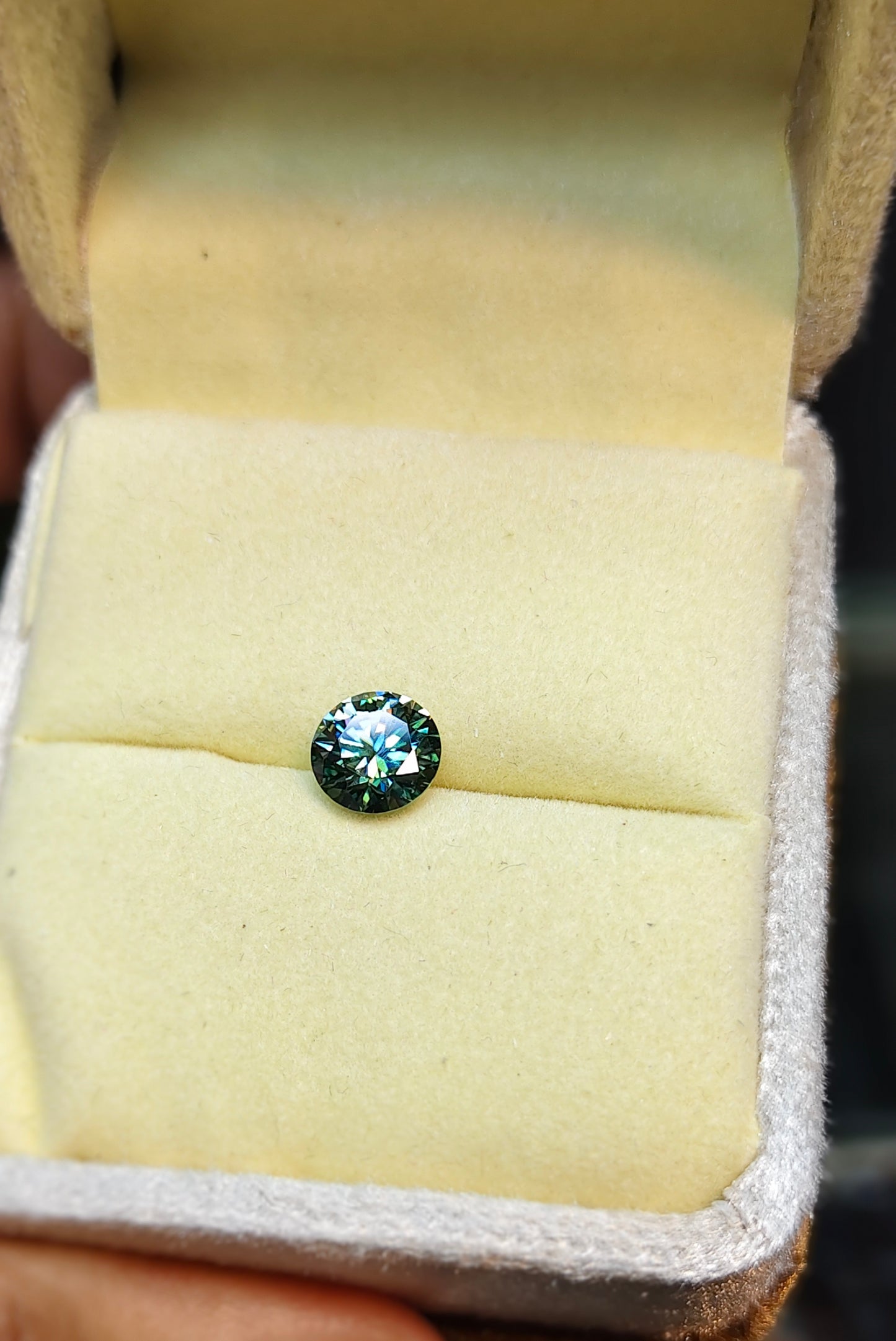 Light Green Color Moissanite