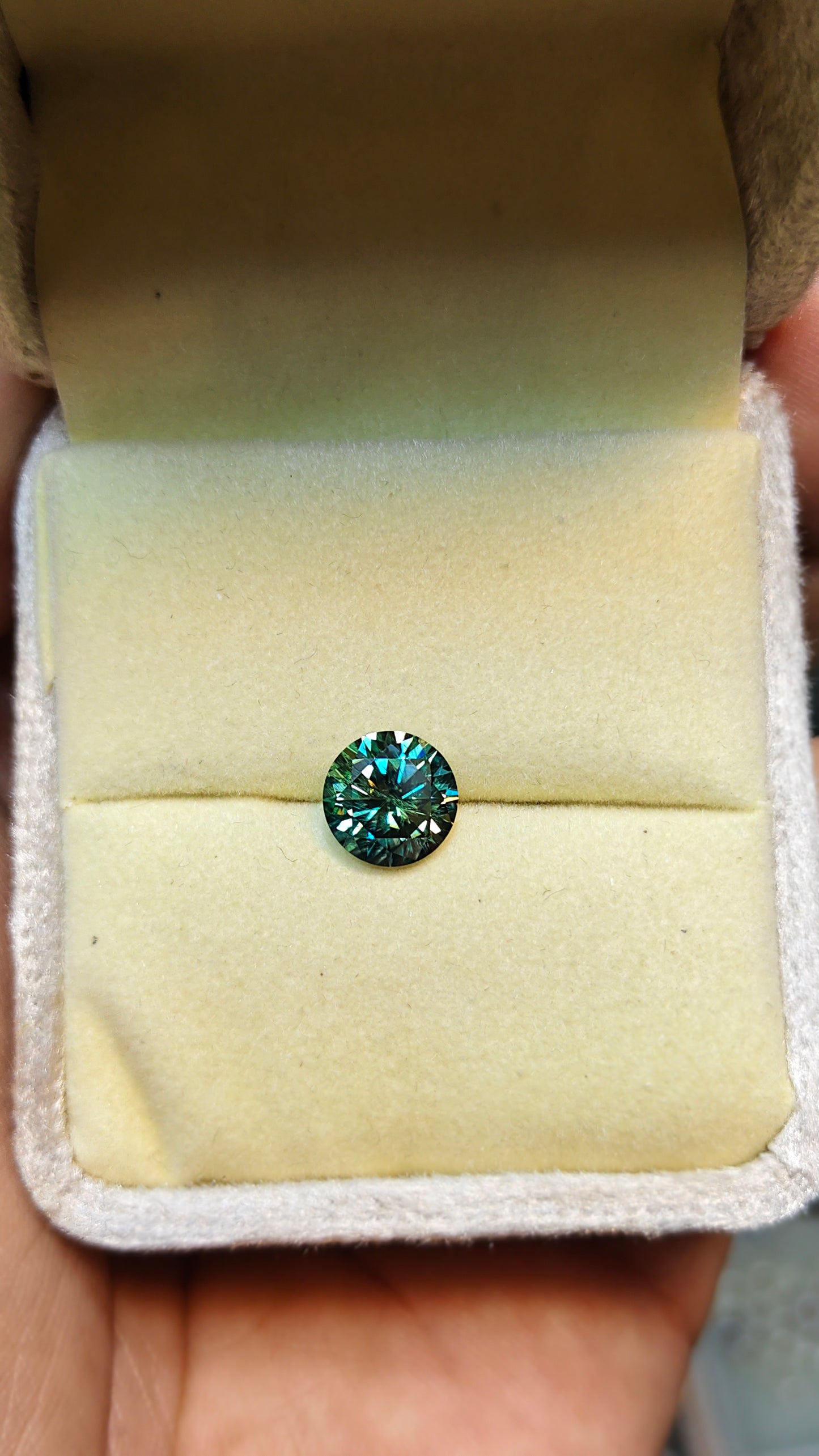 Light Green Color Moissanite