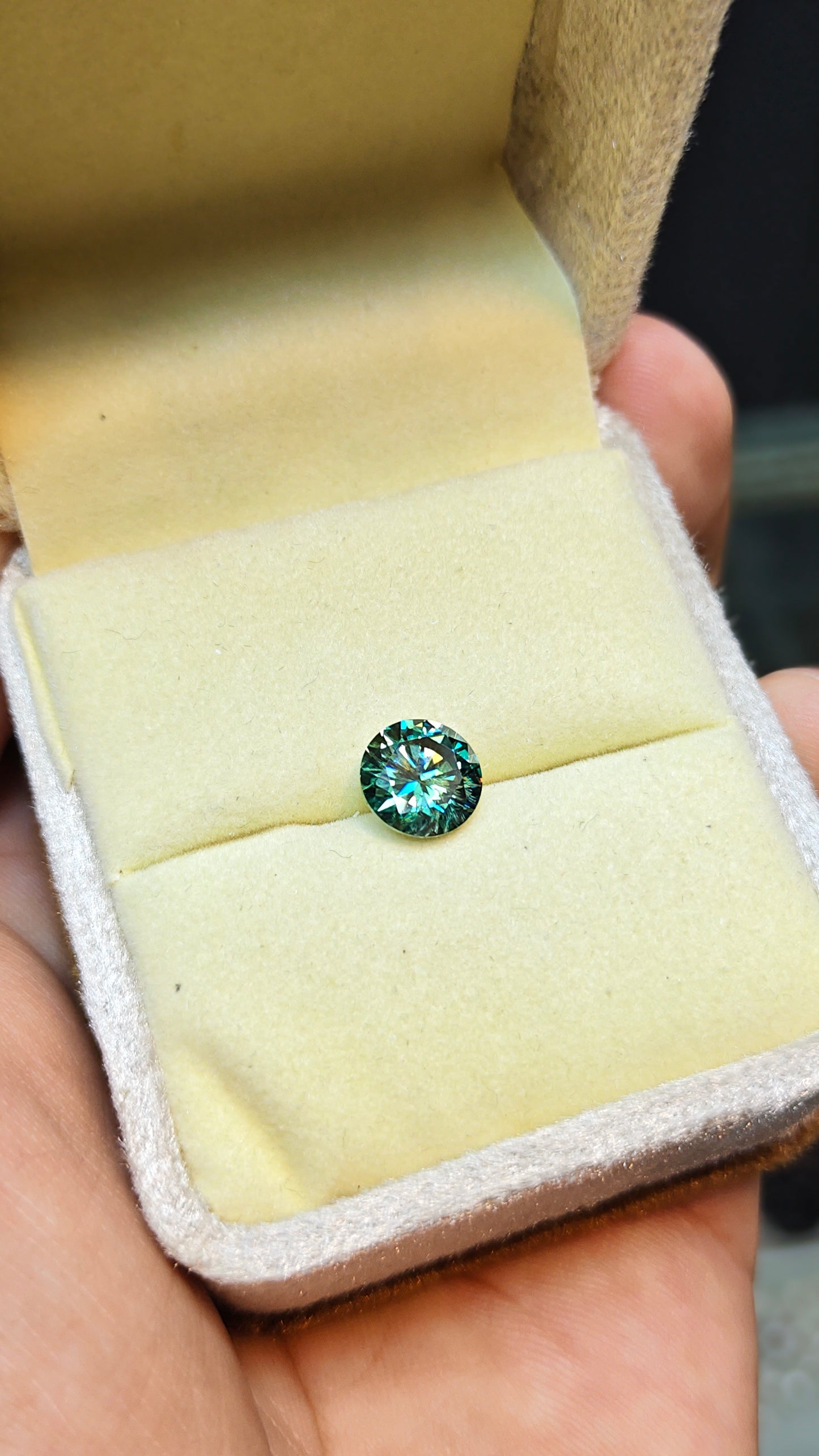 Light Green Color Moissanite