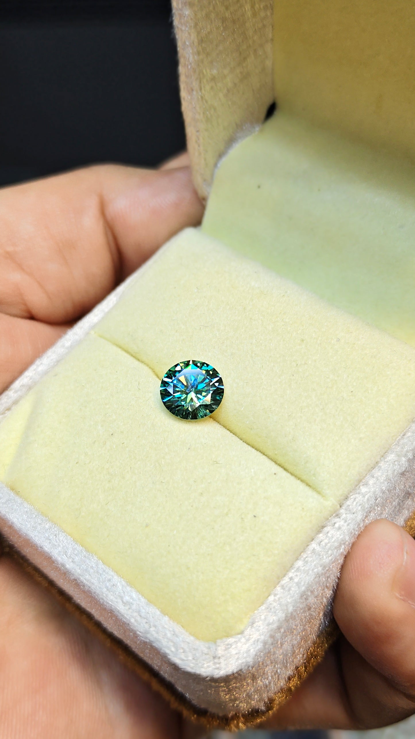 Light Green Color Moissanite