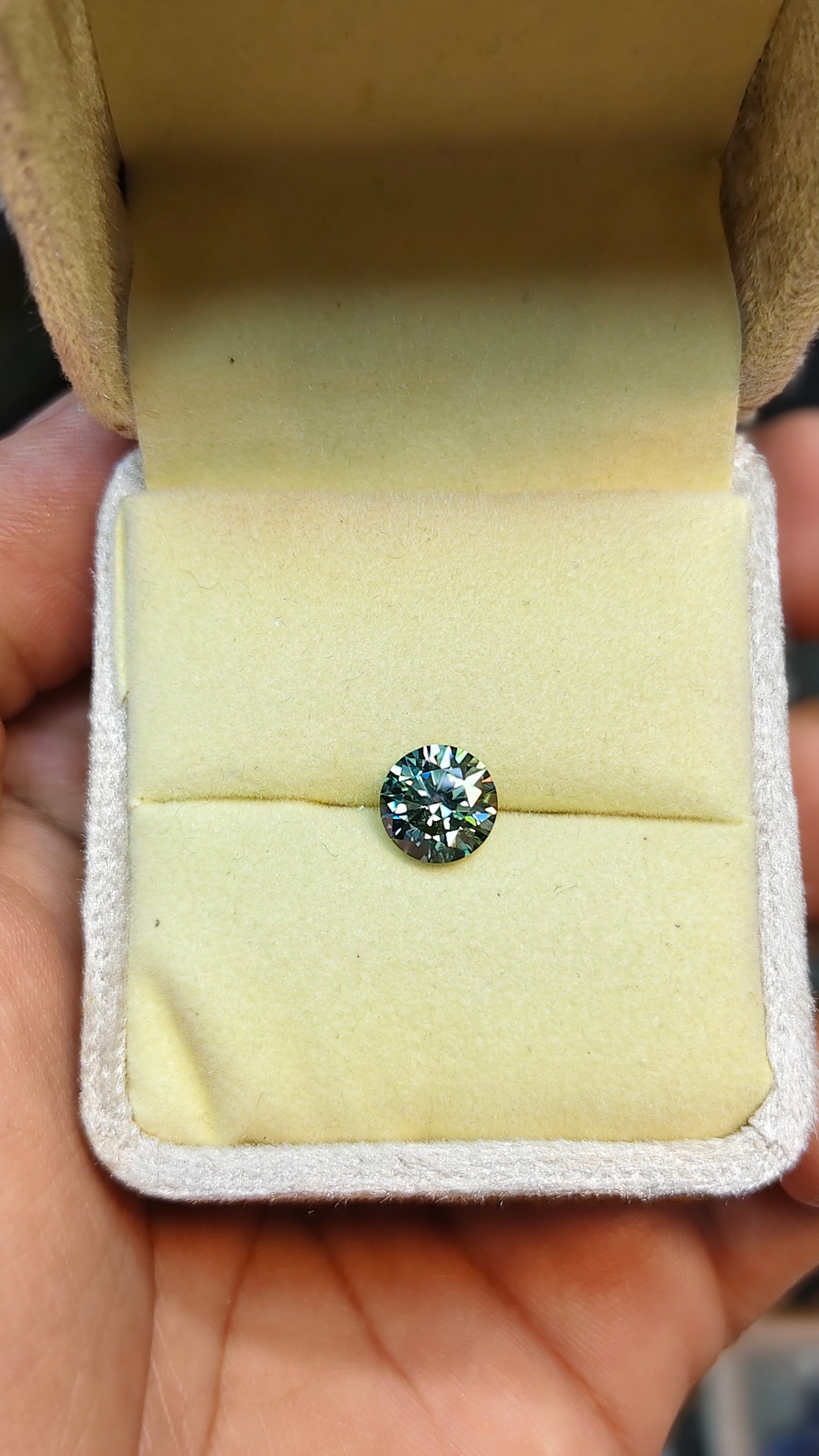 Light Green Color Moissanite