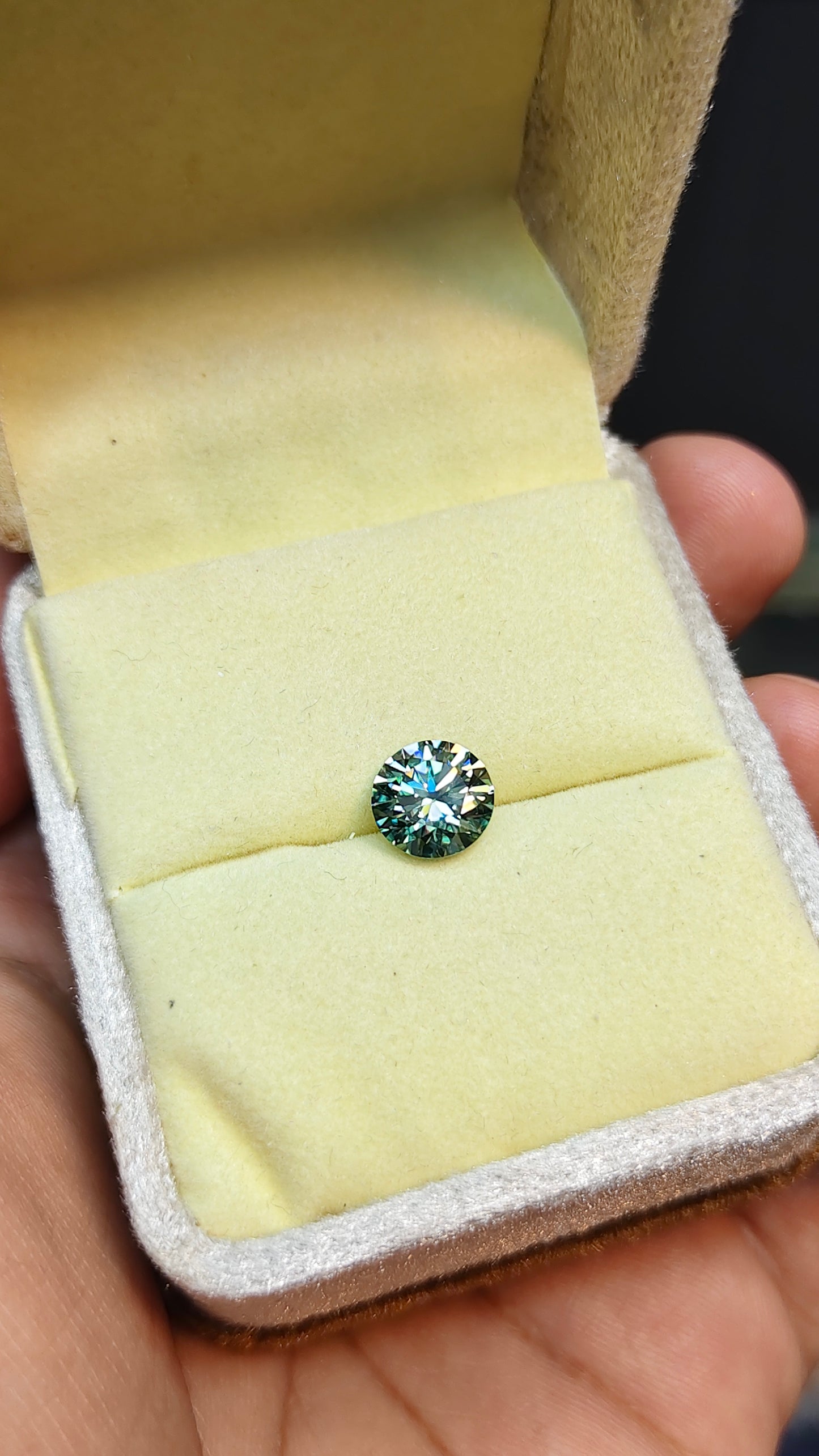 Light Green Color Moissanite